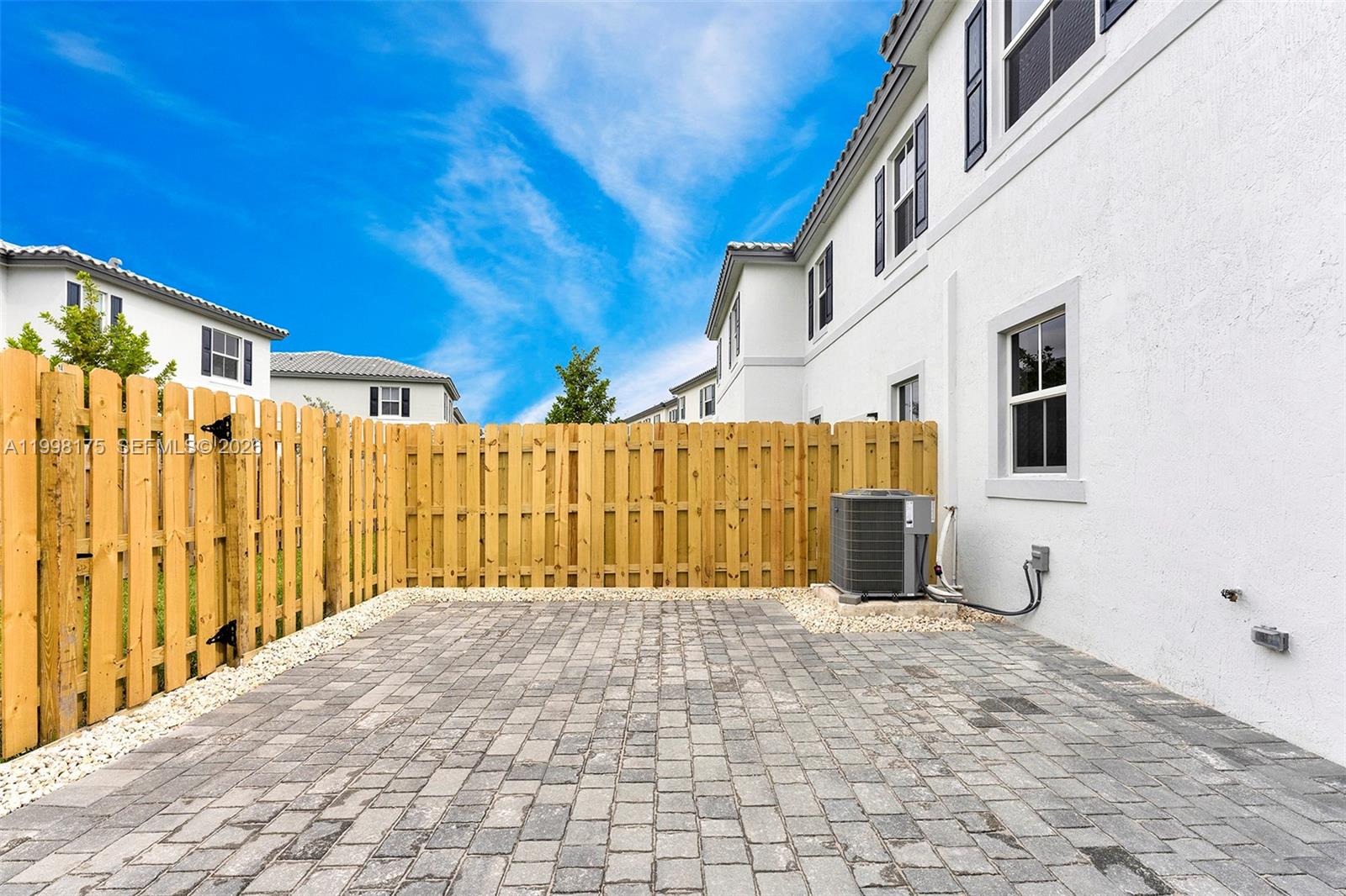 WINDSOR SQUARE - Residential Lease