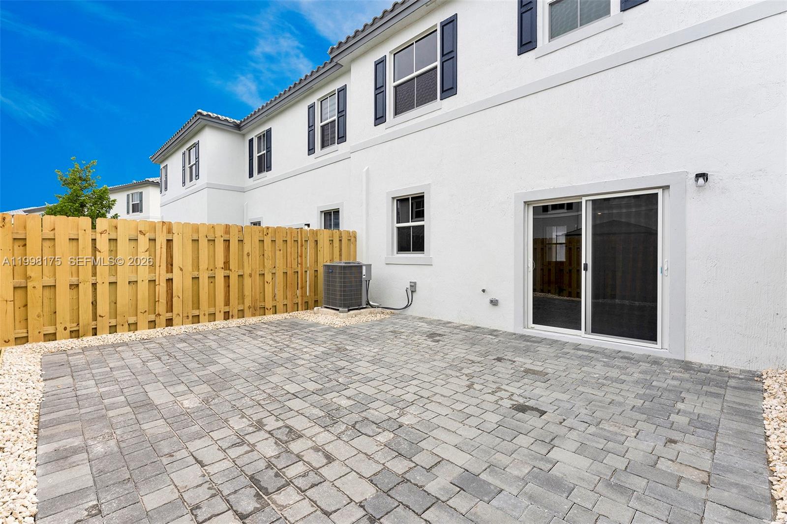 WINDSOR SQUARE - Residential Lease