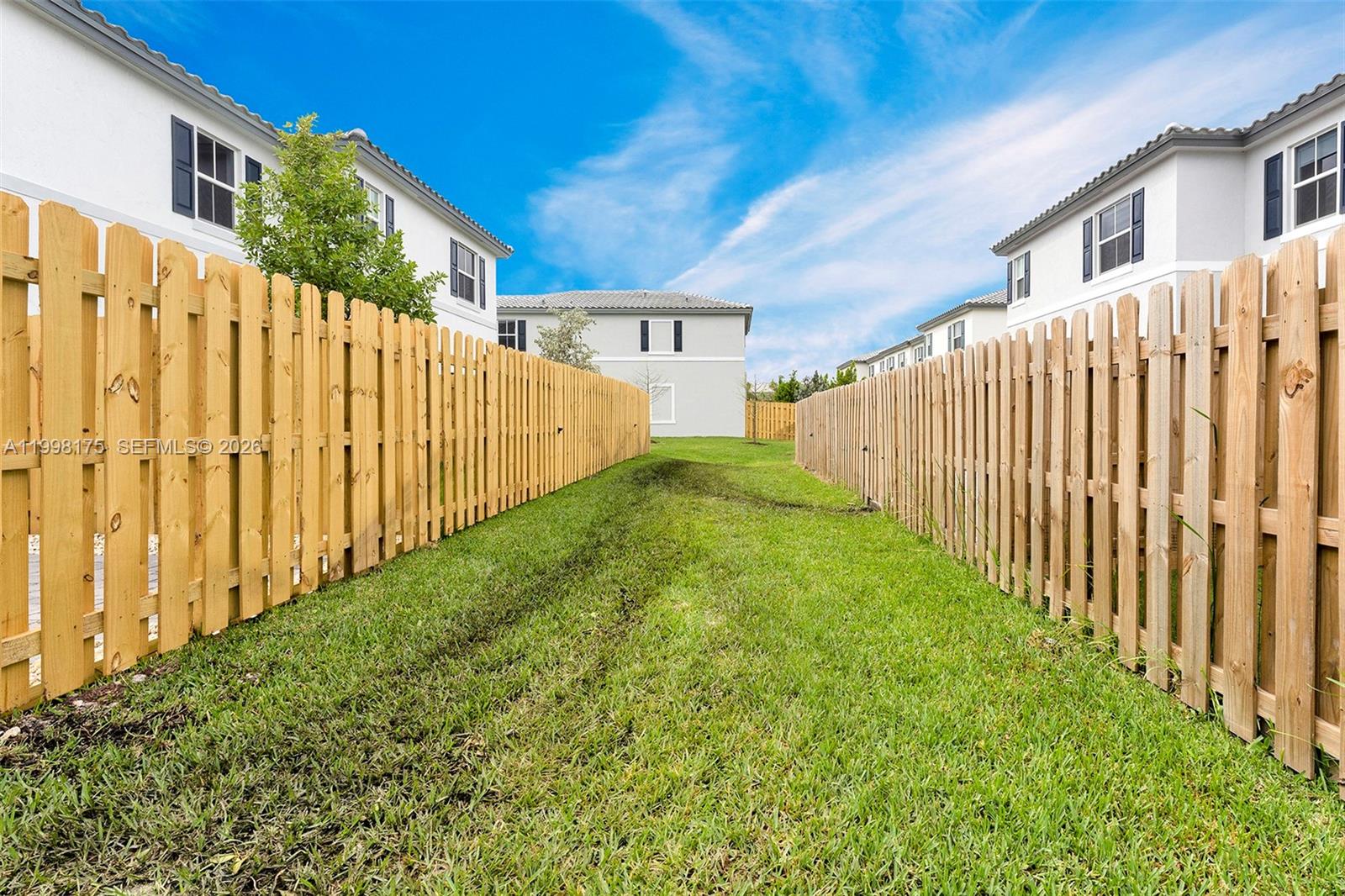 WINDSOR SQUARE - Residential Lease