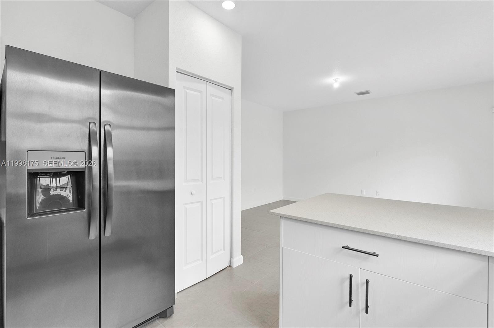 WINDSOR SQUARE - Residential Lease