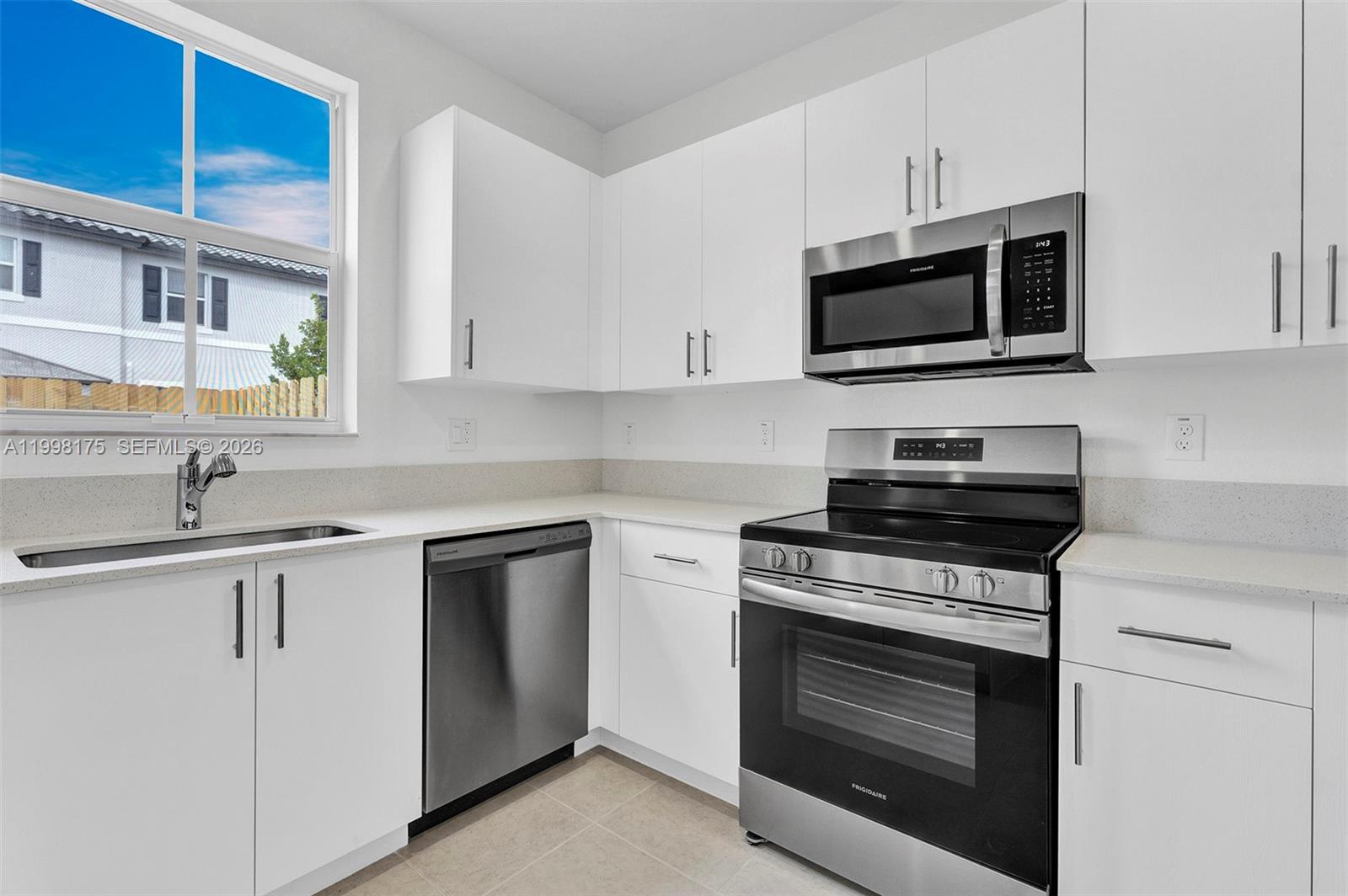 WINDSOR SQUARE - Residential Lease