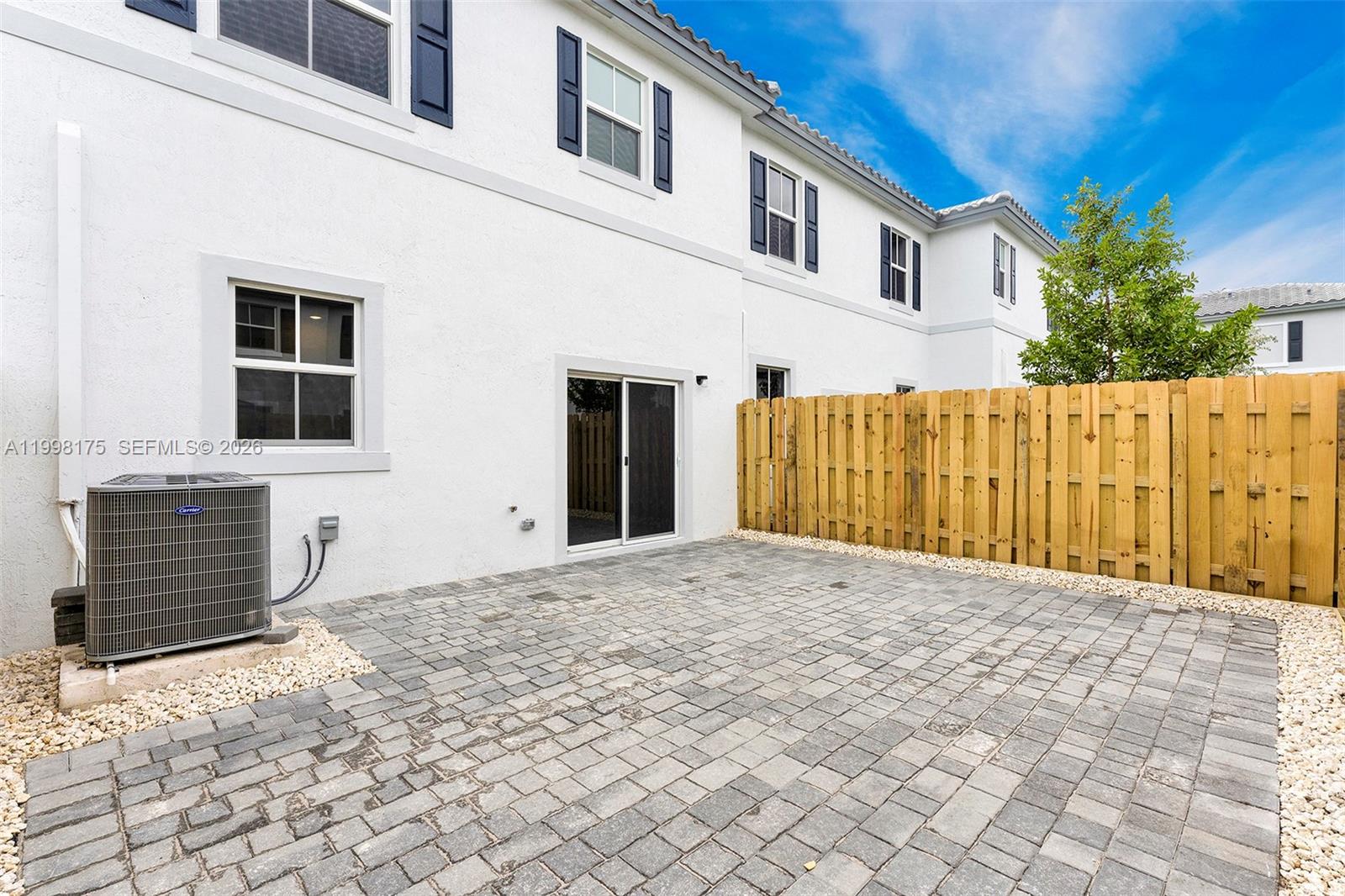 WINDSOR SQUARE - Residential Lease