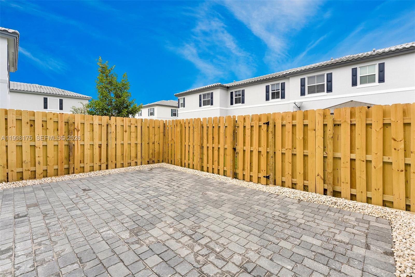 WINDSOR SQUARE - Residential Lease