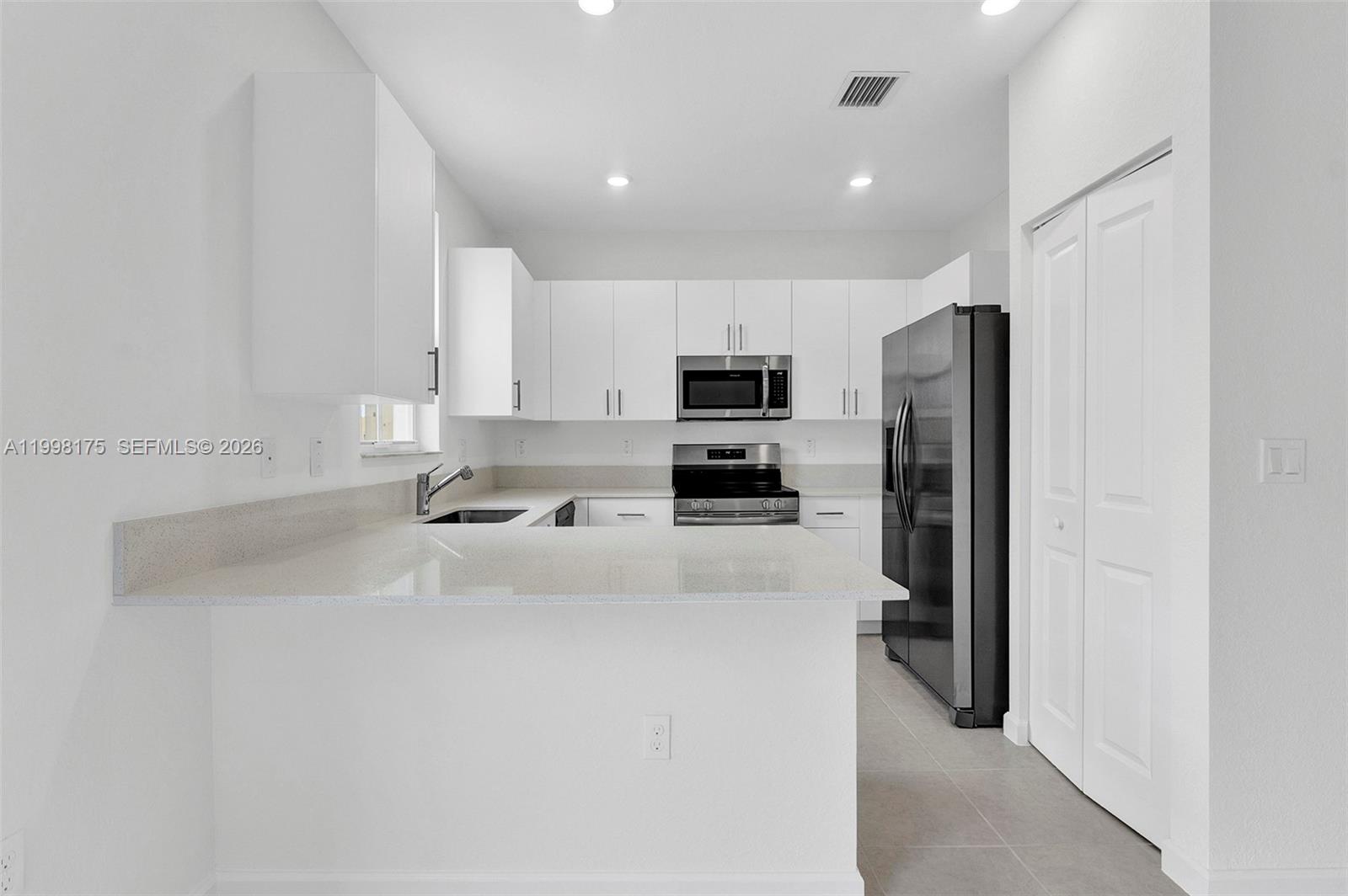 WINDSOR SQUARE - Residential Lease