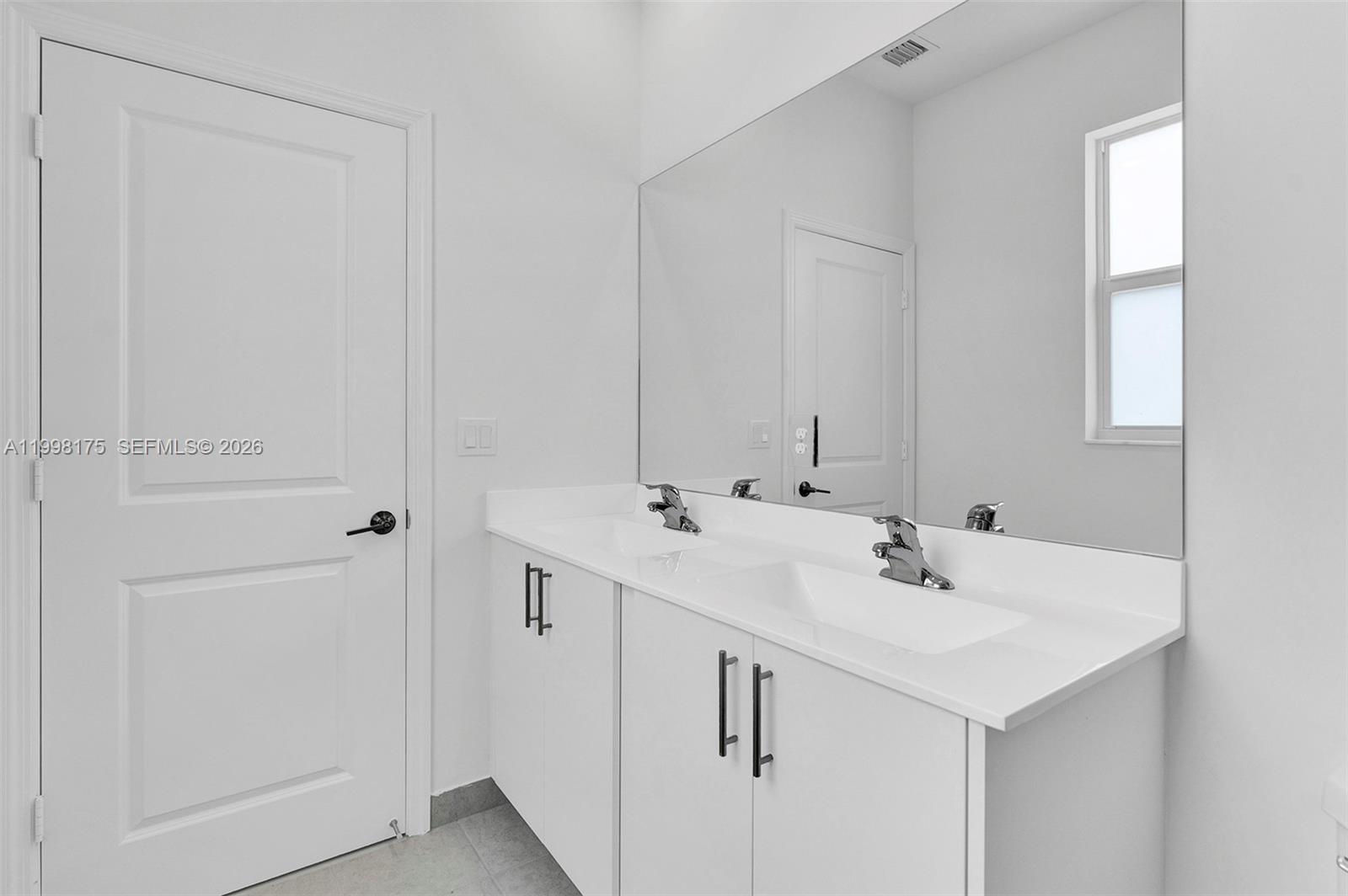 WINDSOR SQUARE - Residential Lease