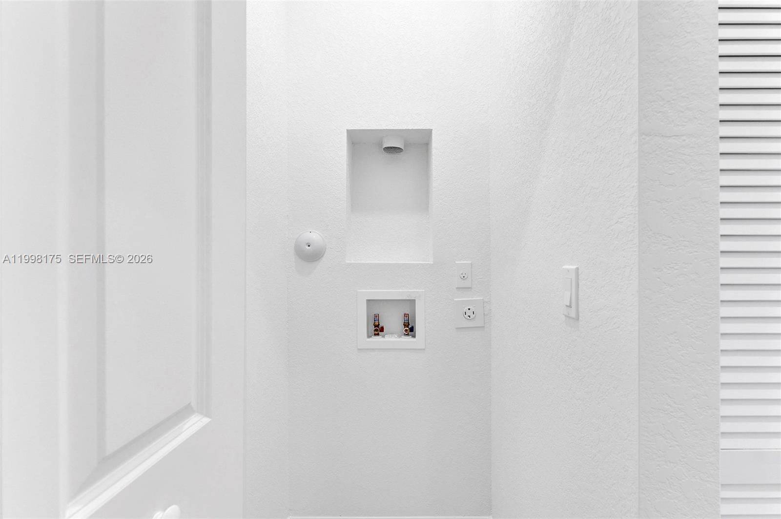 WINDSOR SQUARE - Residential Lease