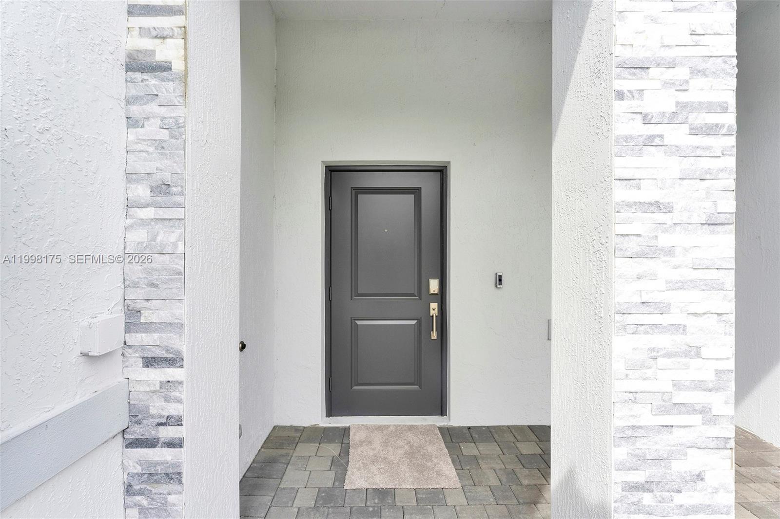 WINDSOR SQUARE - Residential Lease