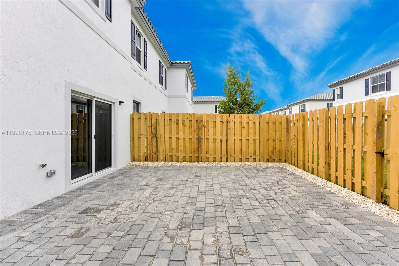 WINDSOR SQUARE - Residential Lease