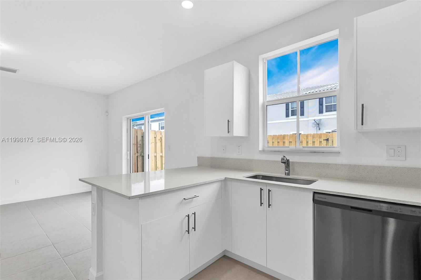 WINDSOR SQUARE - Residential Lease