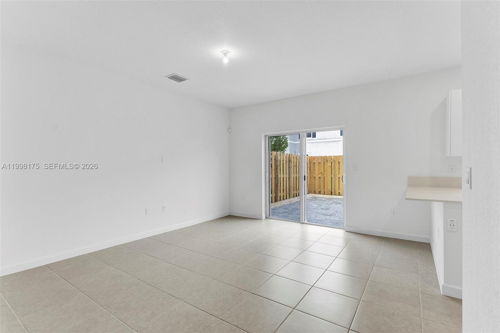 WINDSOR SQUARE - Residential Lease