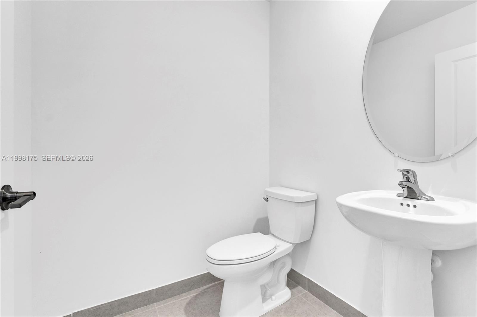 WINDSOR SQUARE - Residential Lease