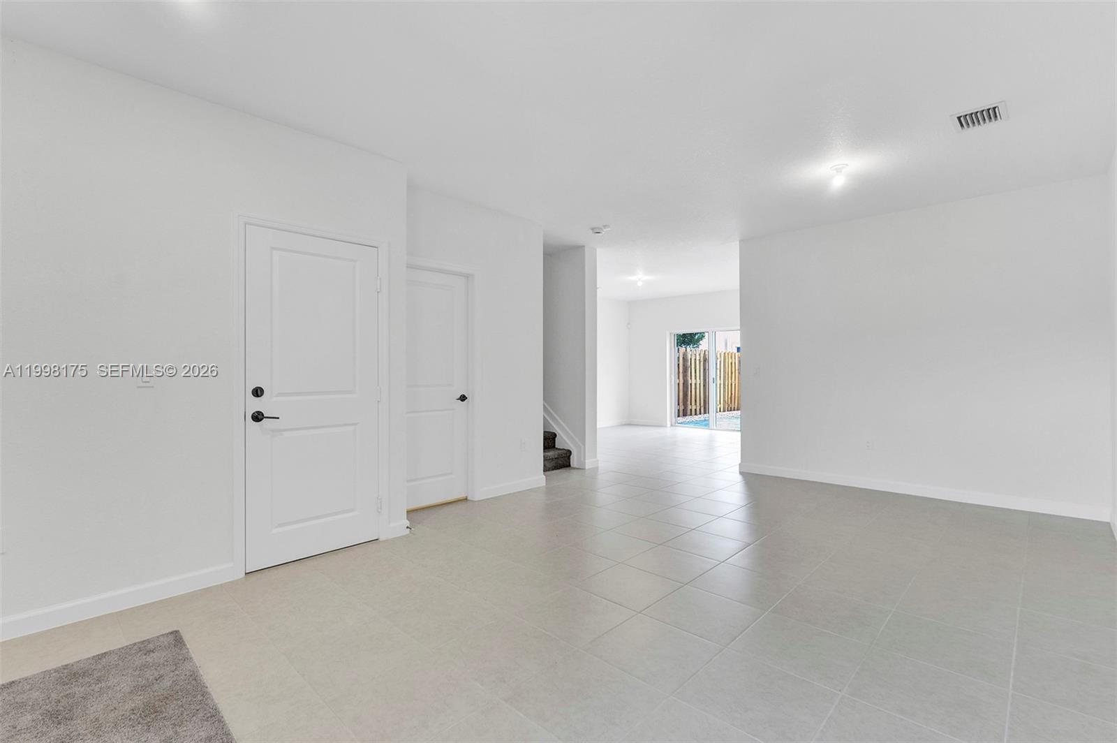 WINDSOR SQUARE - Residential Lease