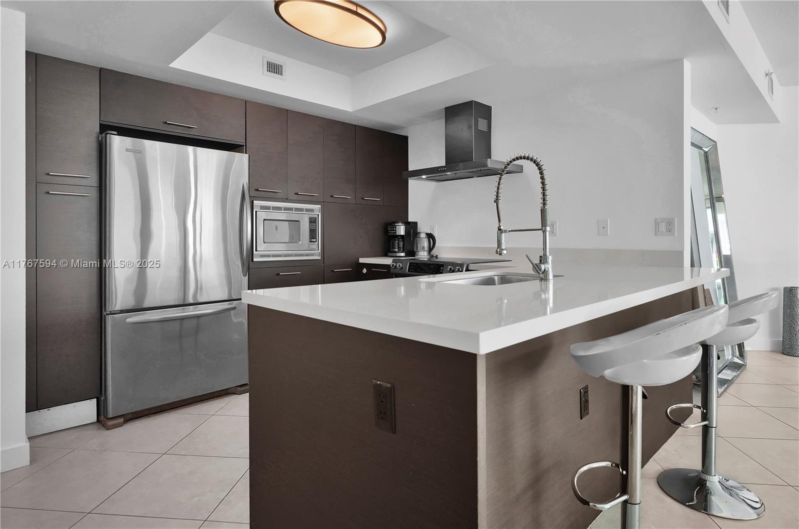 ST TROPEZ ON THE BAY III - Residential