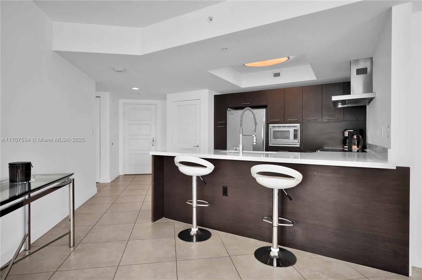 ST TROPEZ ON THE BAY III - Residential