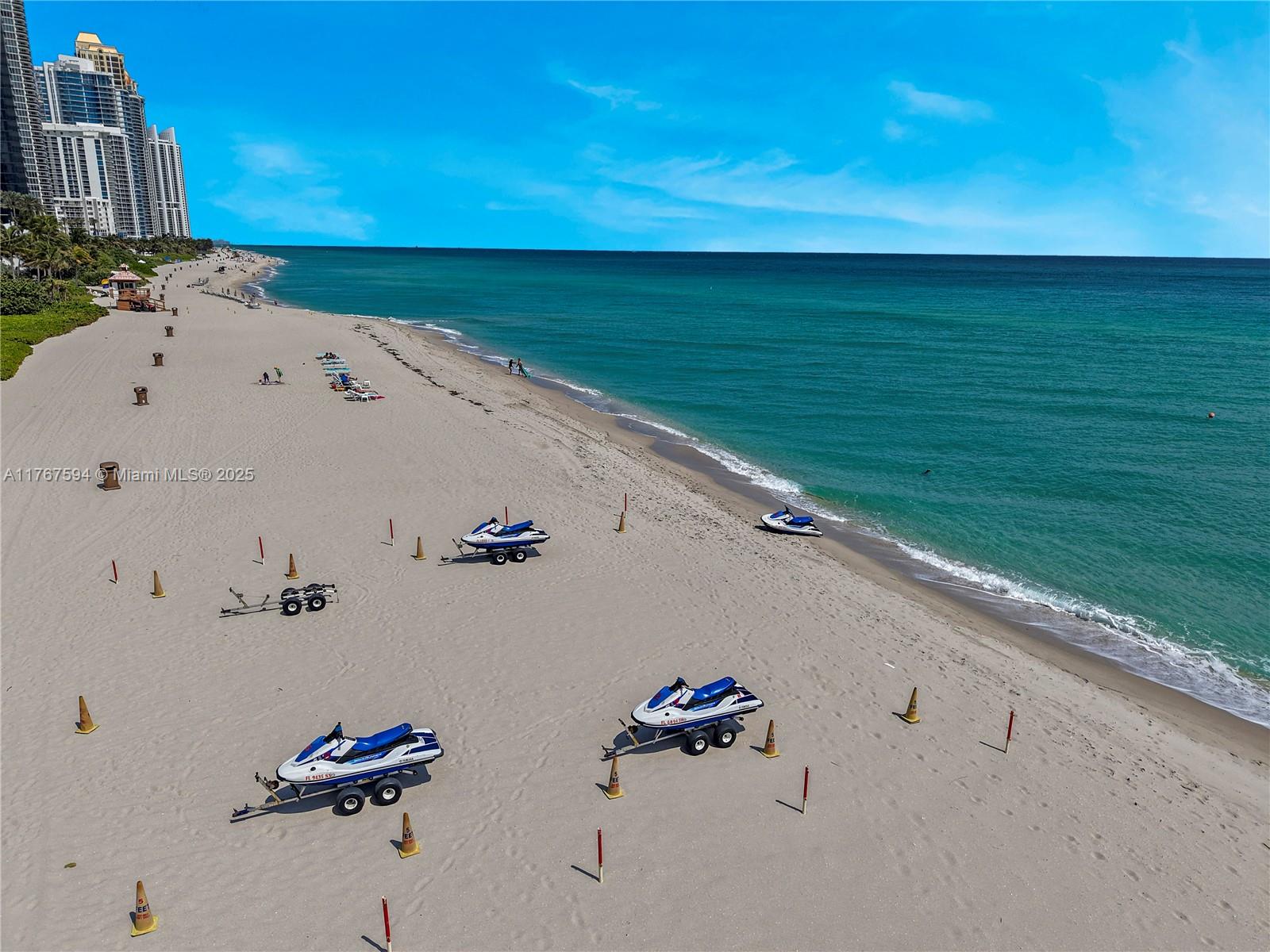 ST TROPEZ ON THE BAY III - Residential