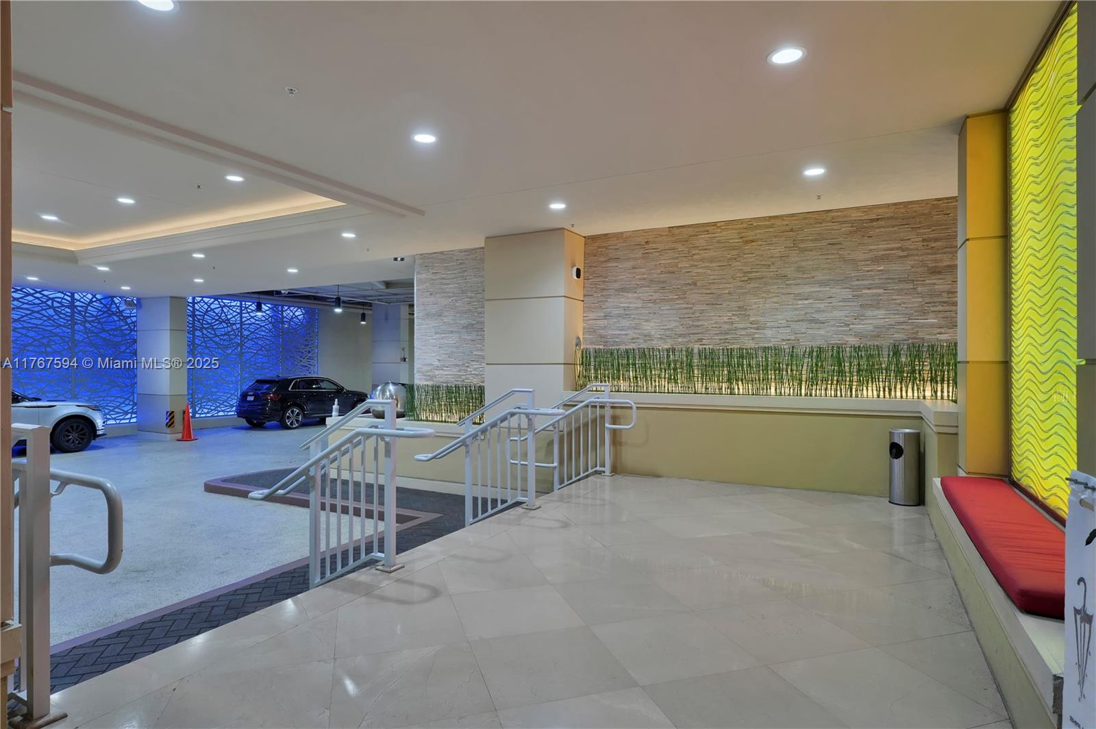 ST TROPEZ ON THE BAY III - Residential