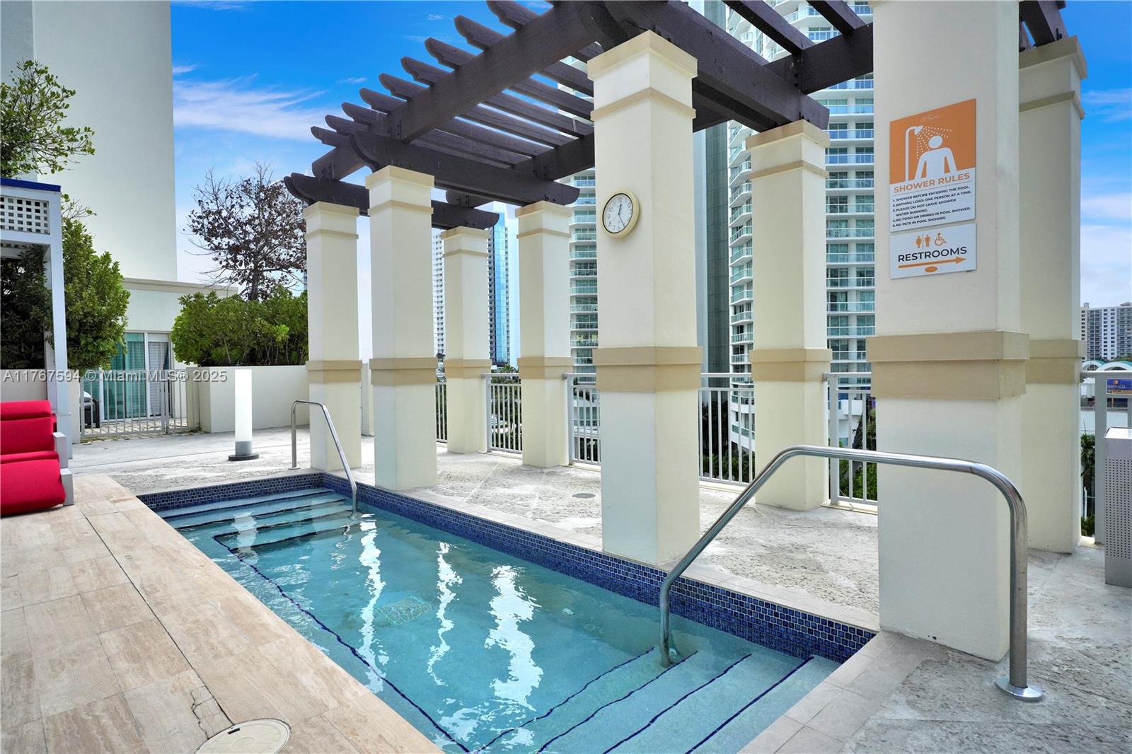 ST TROPEZ ON THE BAY III - Residential