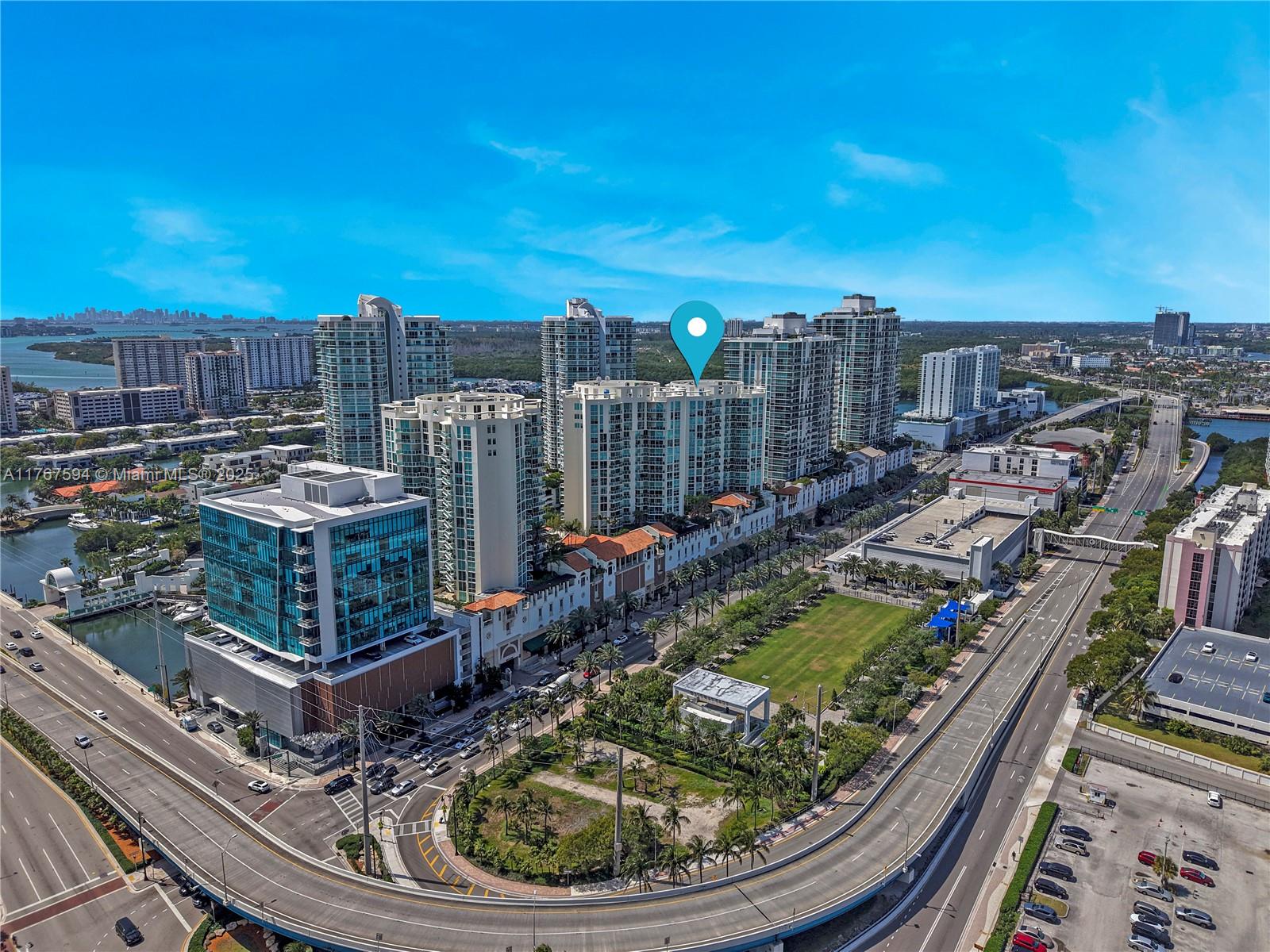 ST TROPEZ ON THE BAY III - Residential