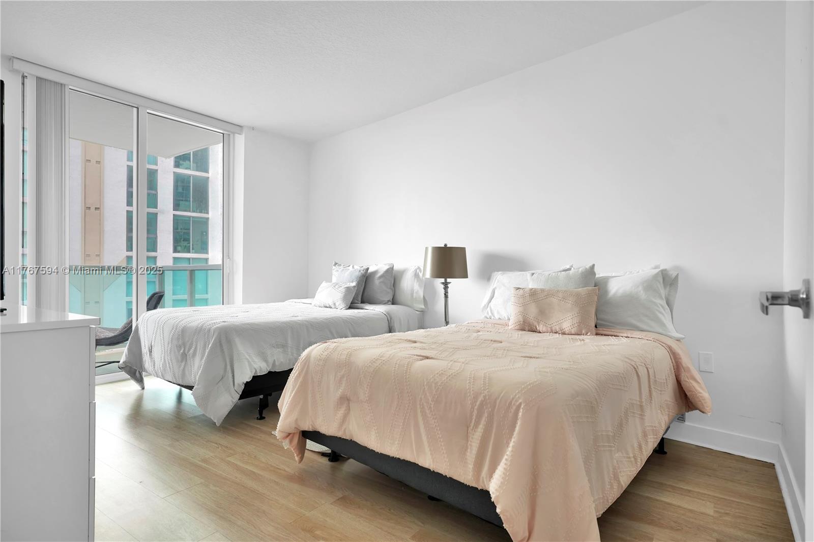 ST TROPEZ ON THE BAY III - Residential