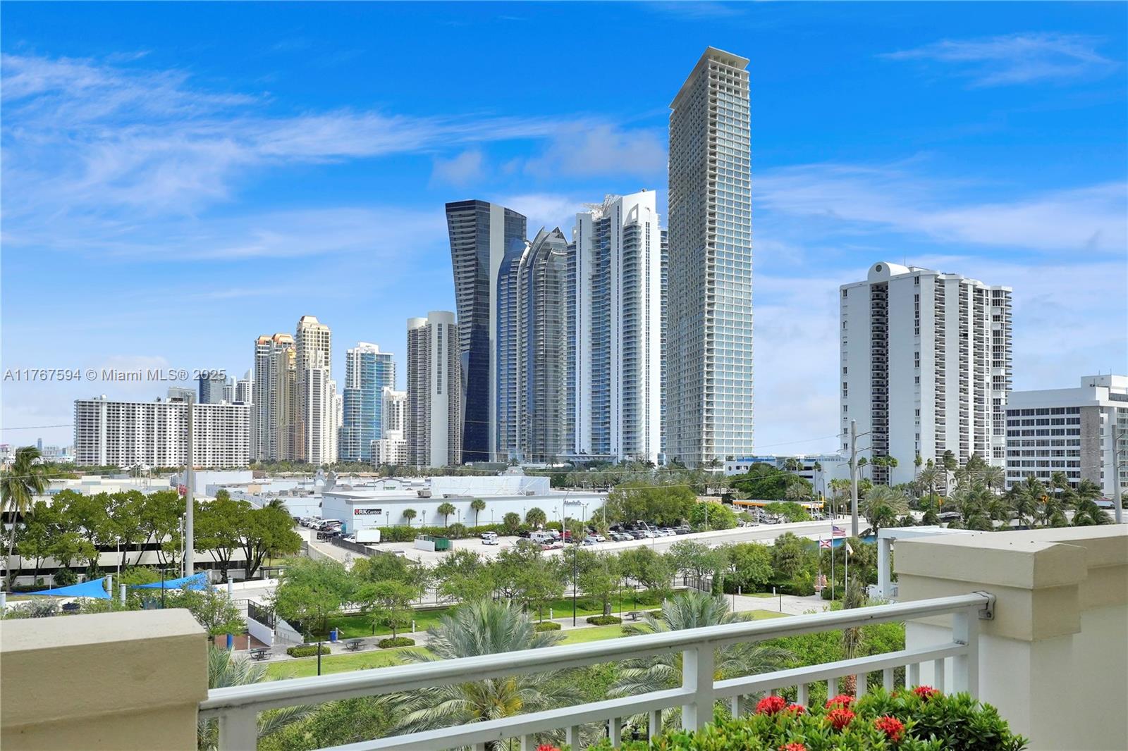 ST TROPEZ ON THE BAY III - Residential