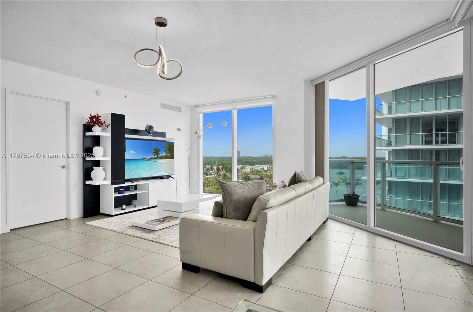 250 Sunny Isles Blvd 3-904