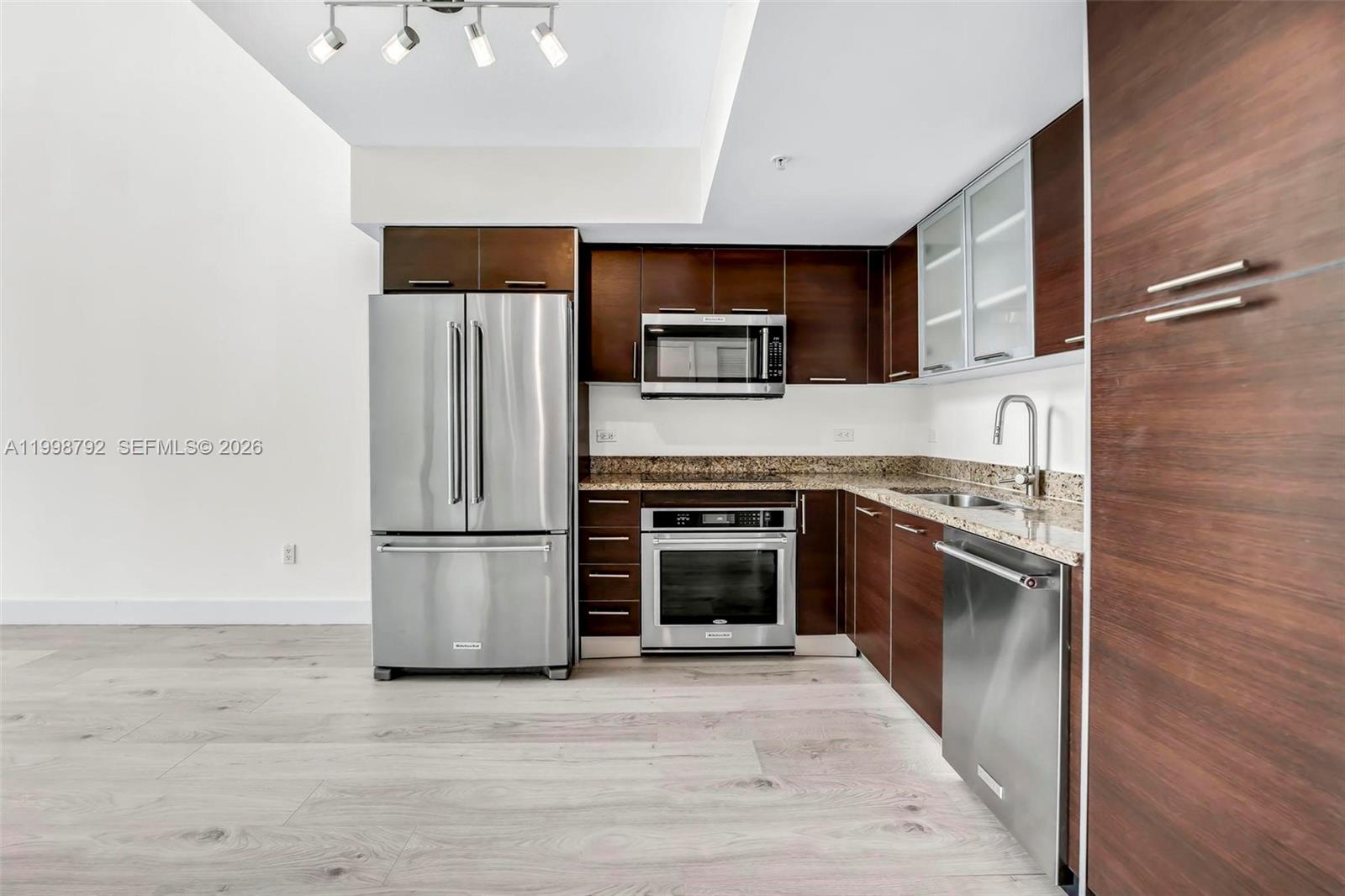 BRICKELL ON THE RIVER S T - Residential