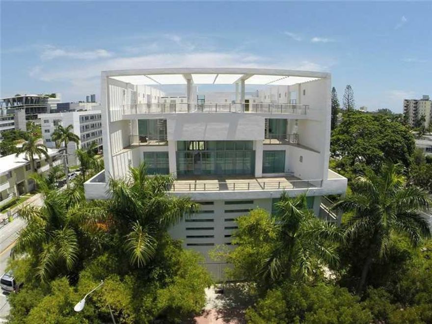Architectural award winning residence by Chad Oppenheim. 5 bedroom 5.5 bath Penthouse/villa in the heart of S. Beach. This contemporary one of a kind stunning offering boasts an approx. 3,000 square foot living room, private elevator to all 3 floors. Appr ox 4,000 square foot private roof top terrace with your own pool. Summer kitchen & outdoor shower. One of a kind magnificent loft-home-villa.