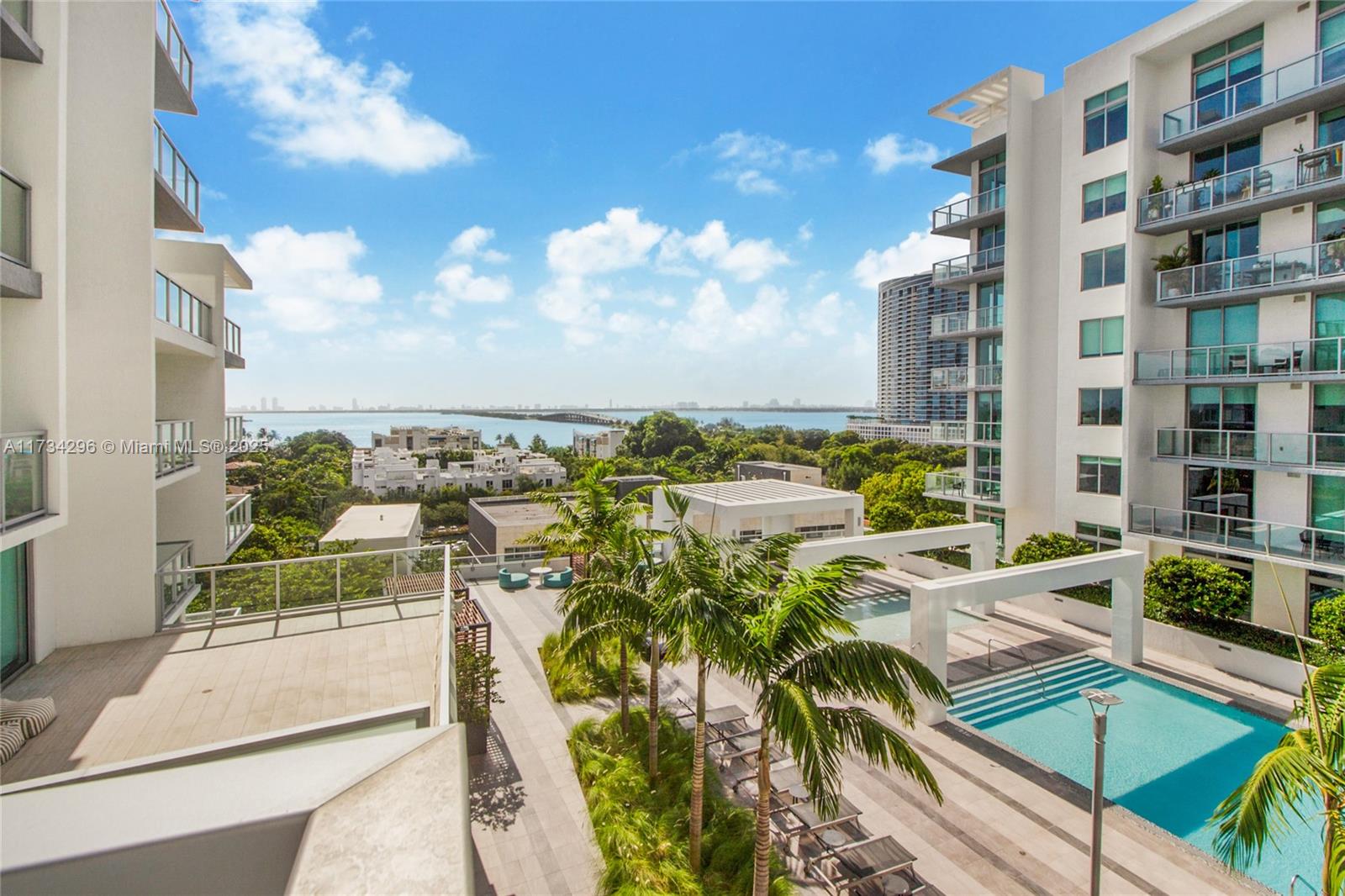 QUADRO CONDO - Residential