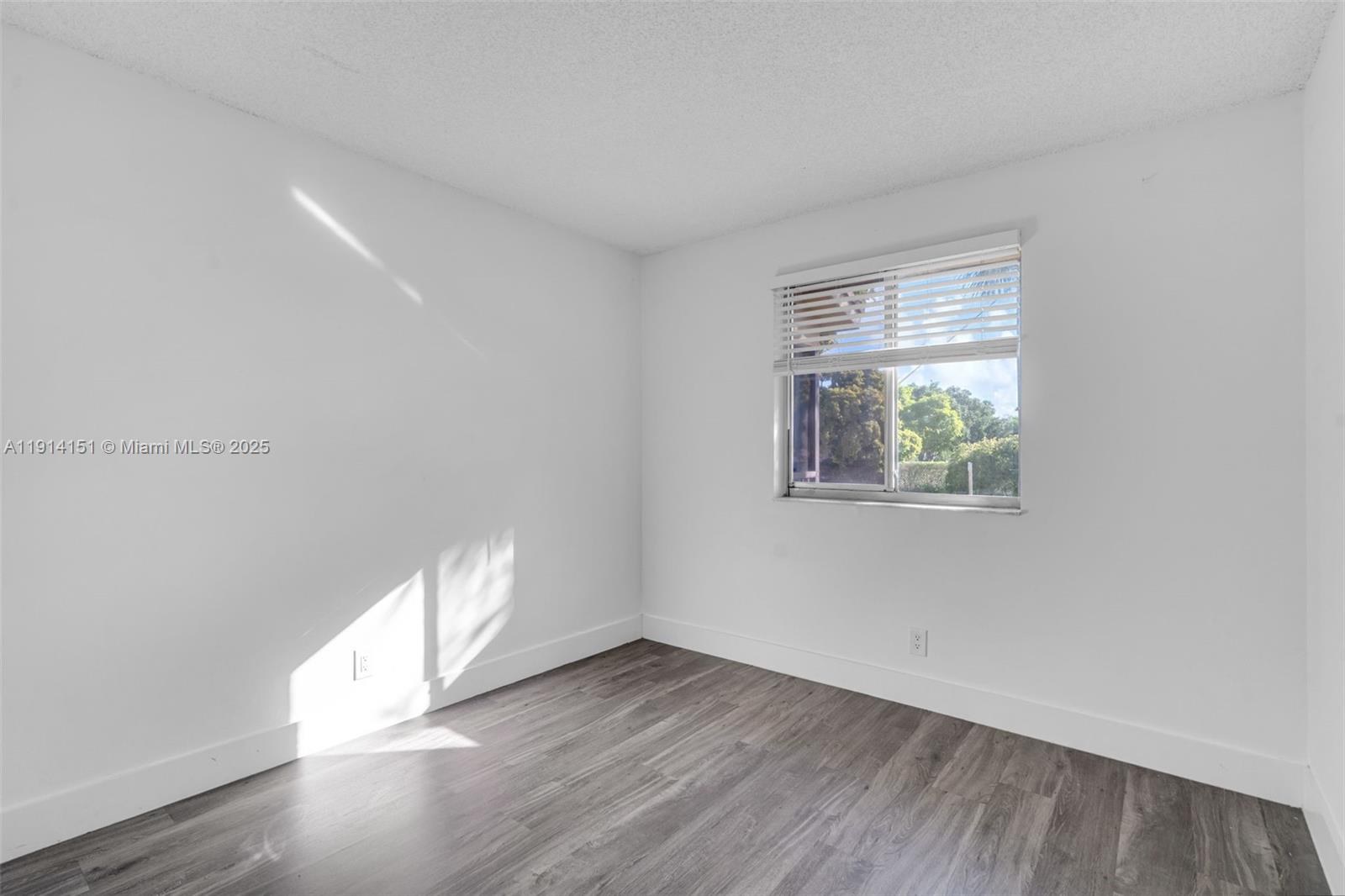 OAKLAND FOREST CLUB CONDO - Residential Lease