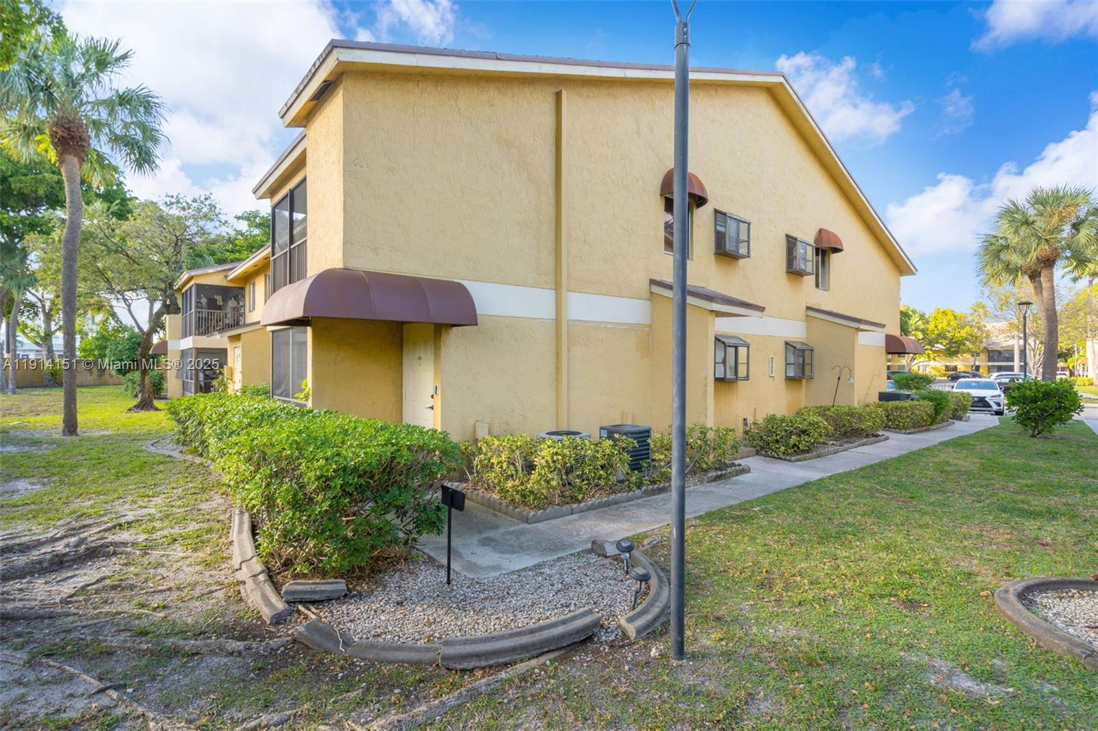 OAKLAND FOREST CLUB CONDO - Residential Lease