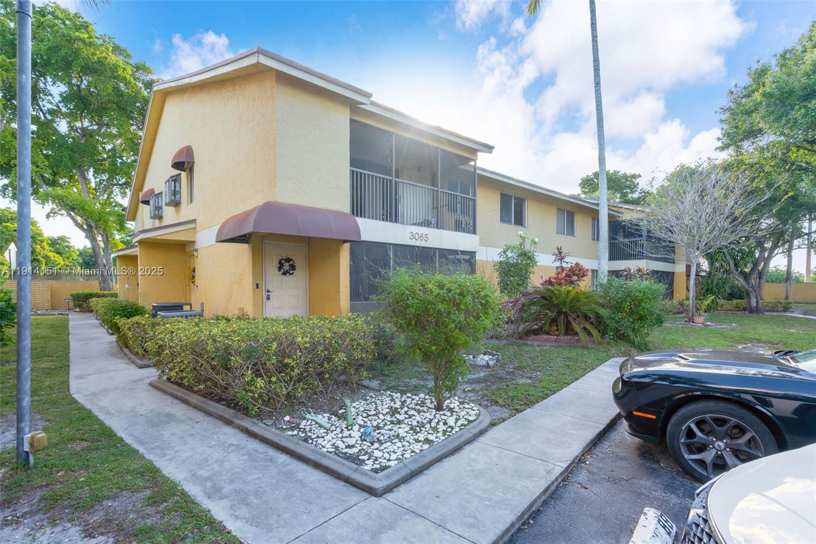 OAKLAND FOREST CLUB CONDO - Residential Lease