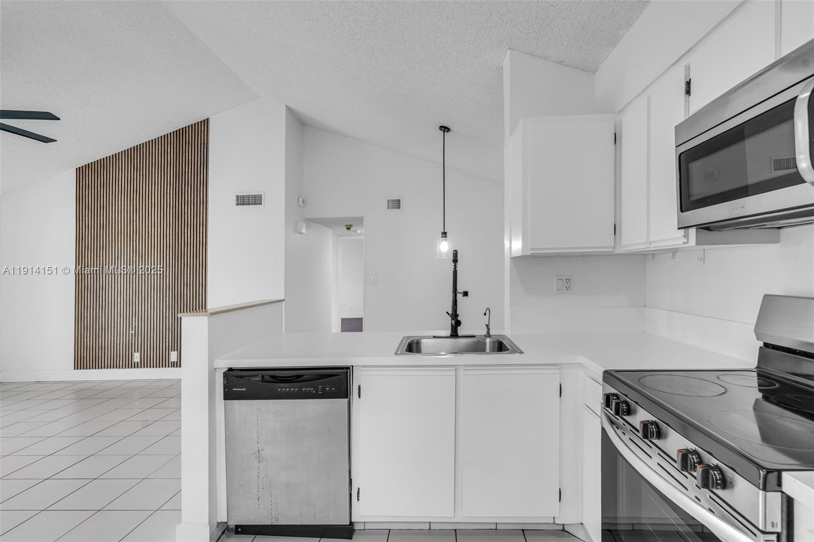 OAKLAND FOREST CLUB CONDO - Residential Lease