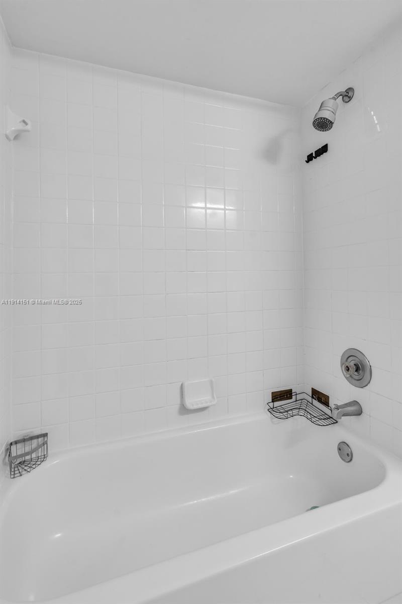 OAKLAND FOREST CLUB CONDO - Residential Lease