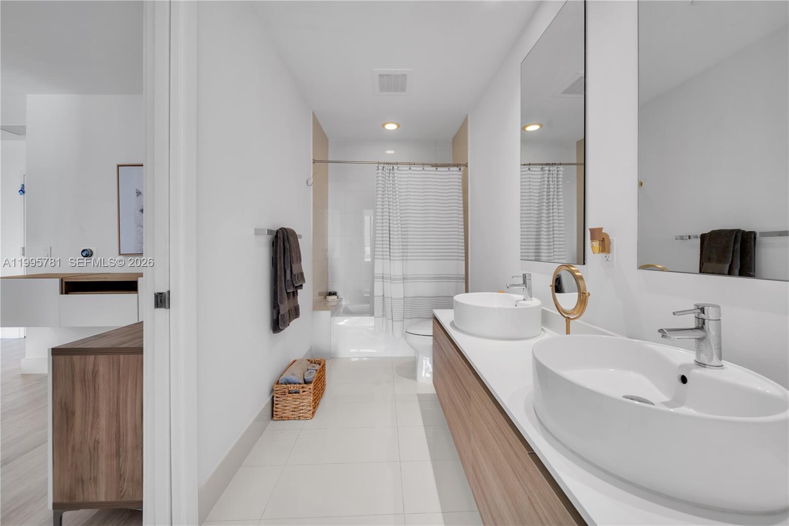 3401 MIDTOWN CONDO - Residential