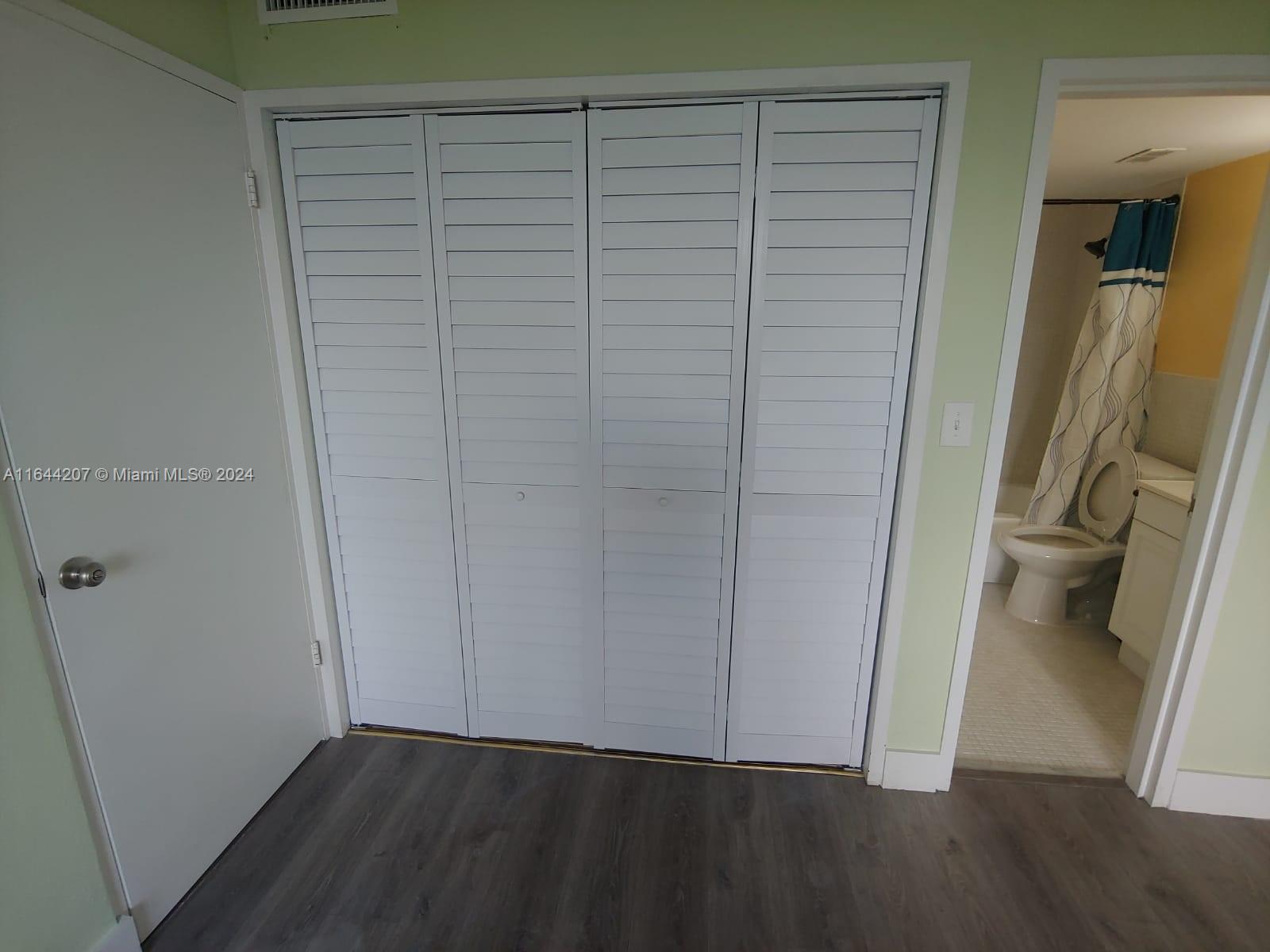 EASTERN SHORES WHITE HOUS - Residential