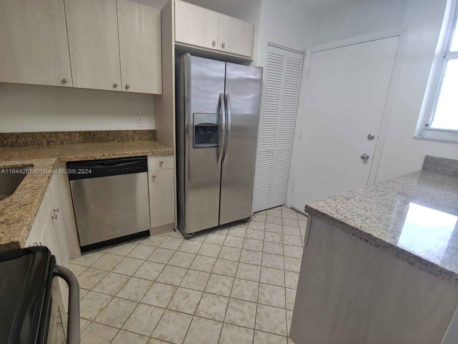 EASTERN SHORES WHITE HOUS - Residential