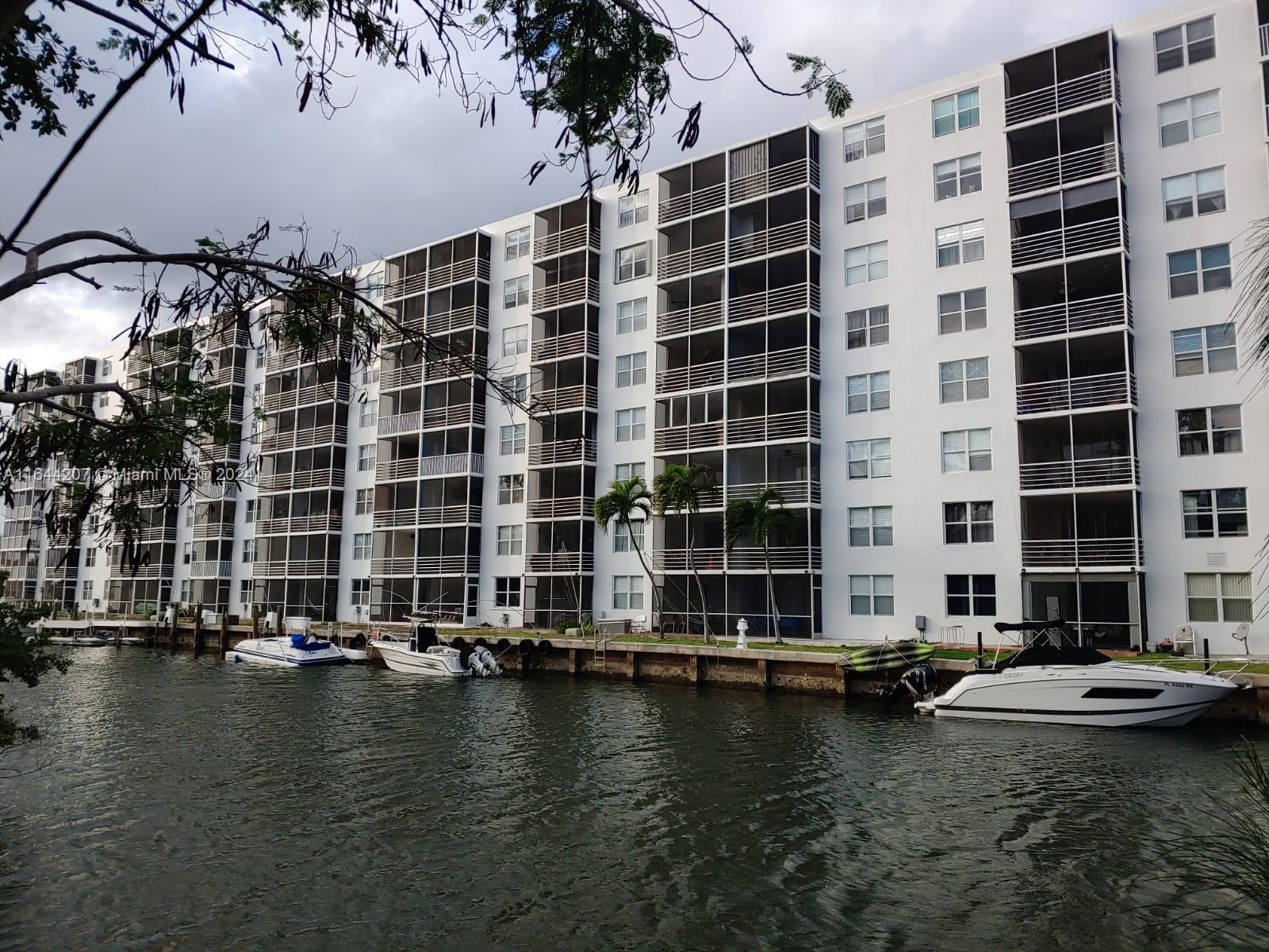 EASTERN SHORES WHITE HOUS - Residential
