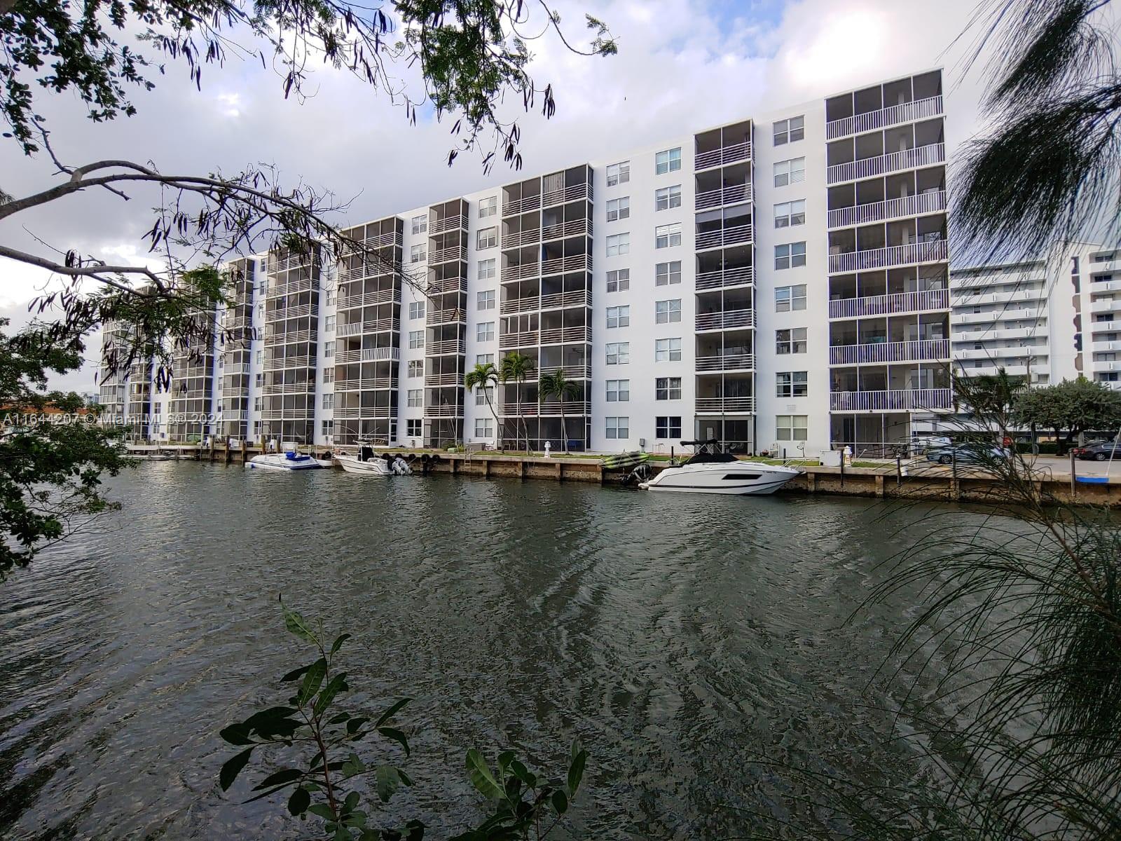 EASTERN SHORES WHITE HOUS - Residential