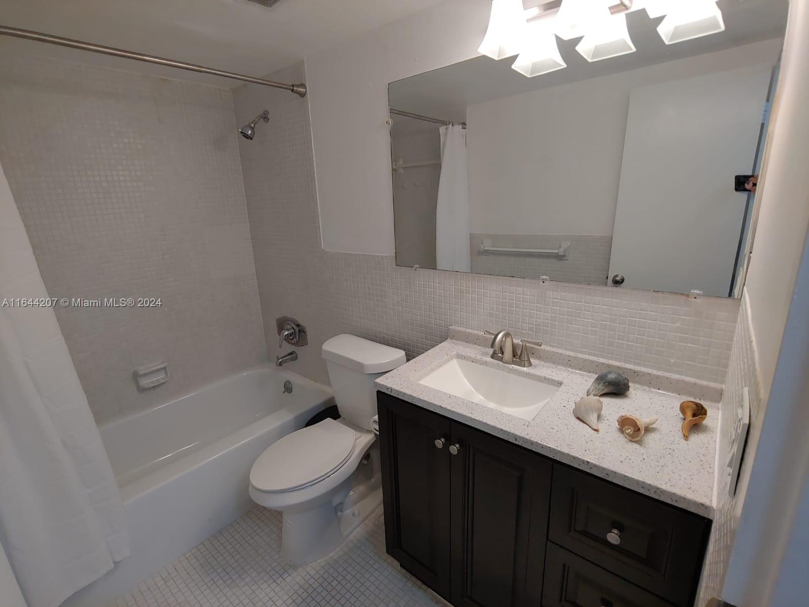 EASTERN SHORES WHITE HOUS - Residential