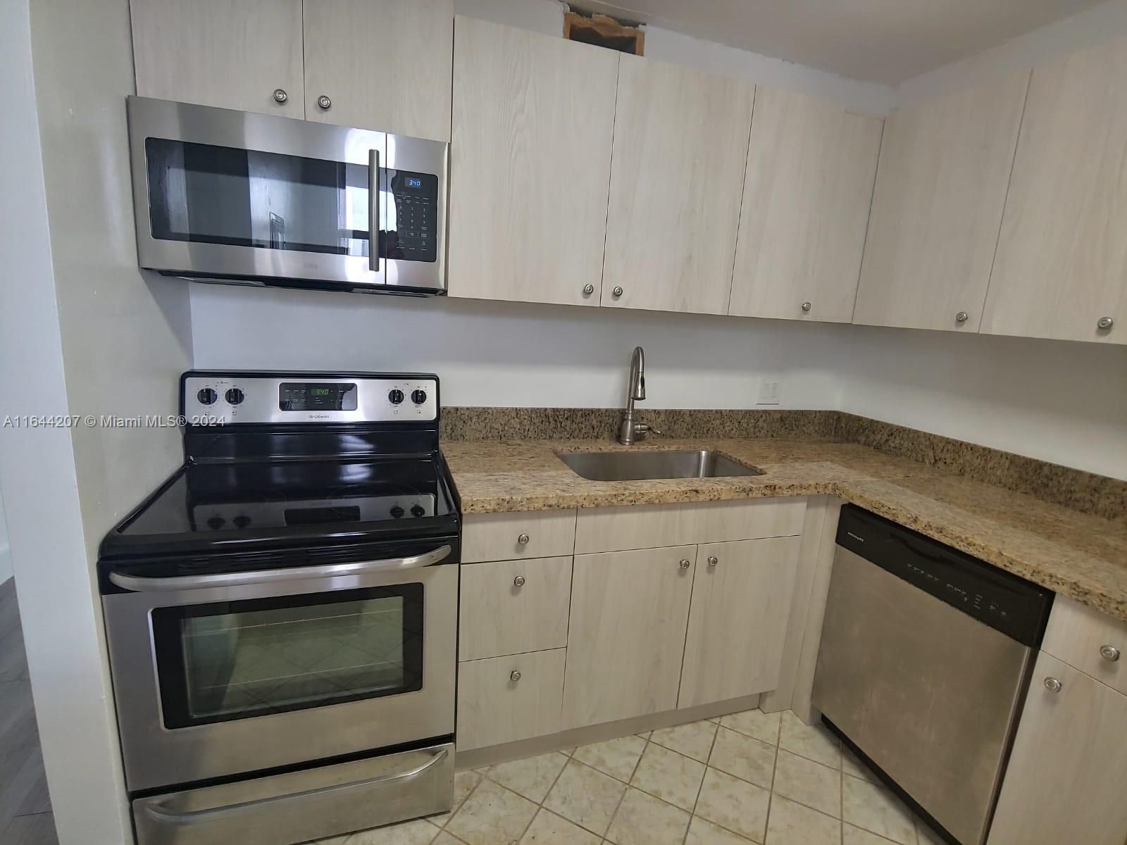 EASTERN SHORES WHITE HOUS - Residential