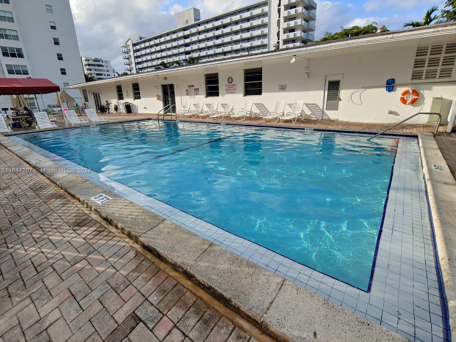 EASTERN SHORES WHITE HOUS - Residential