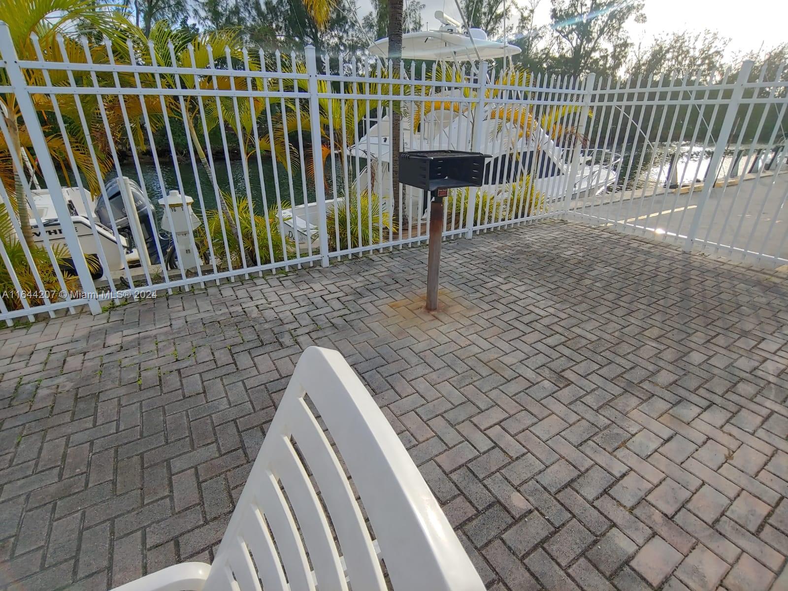 EASTERN SHORES WHITE HOUS - Residential