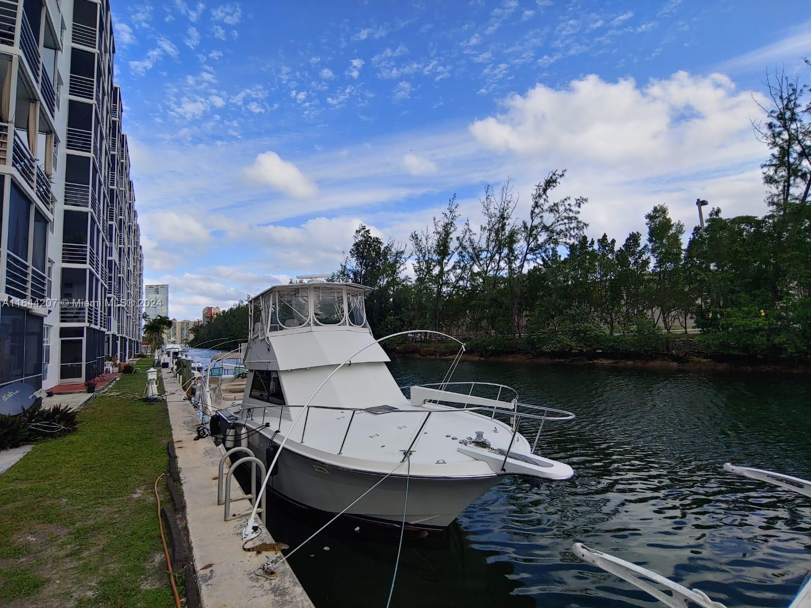 EASTERN SHORES WHITE HOUS - Residential