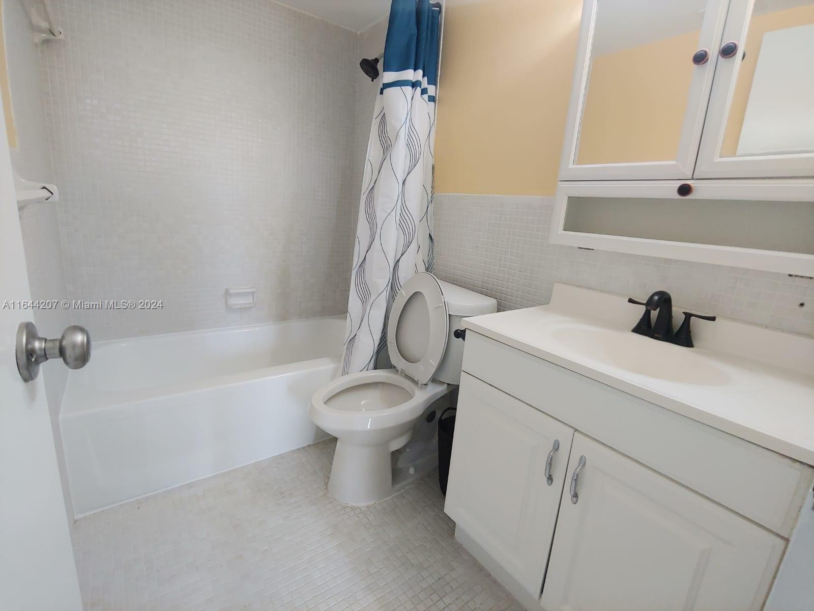 EASTERN SHORES WHITE HOUS - Residential