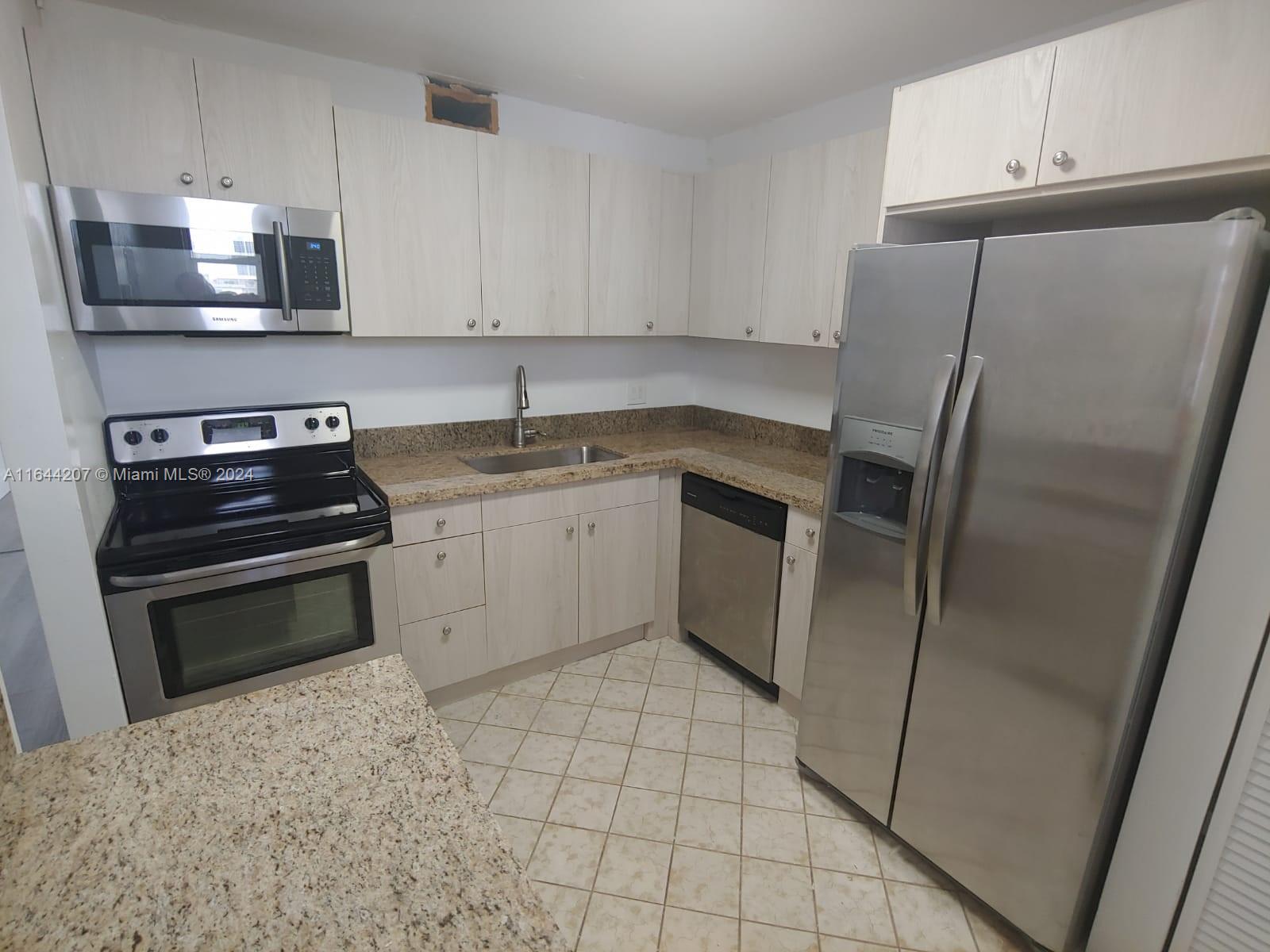 EASTERN SHORES WHITE HOUS - Residential