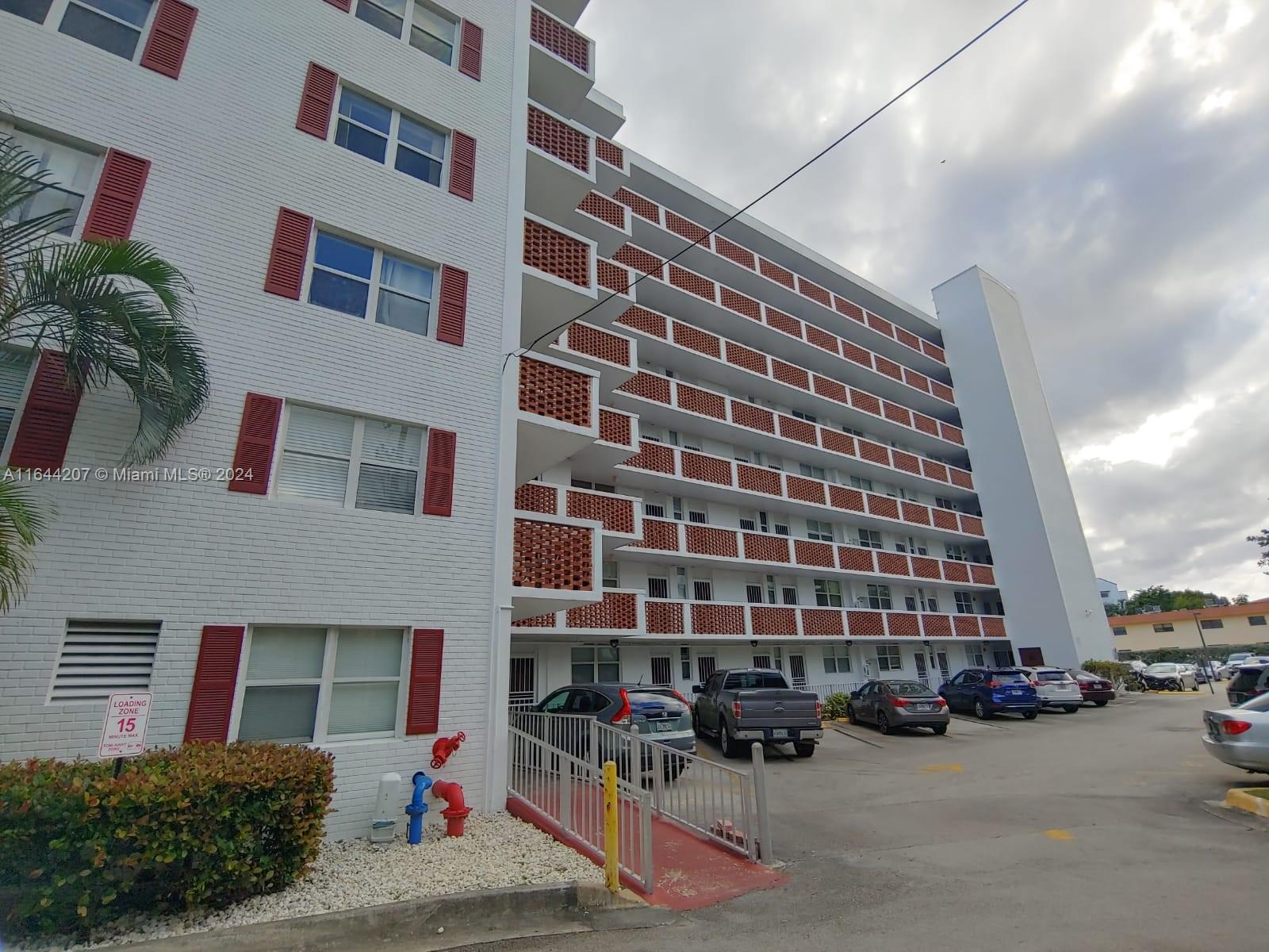 EASTERN SHORES WHITE HOUS - Residential
