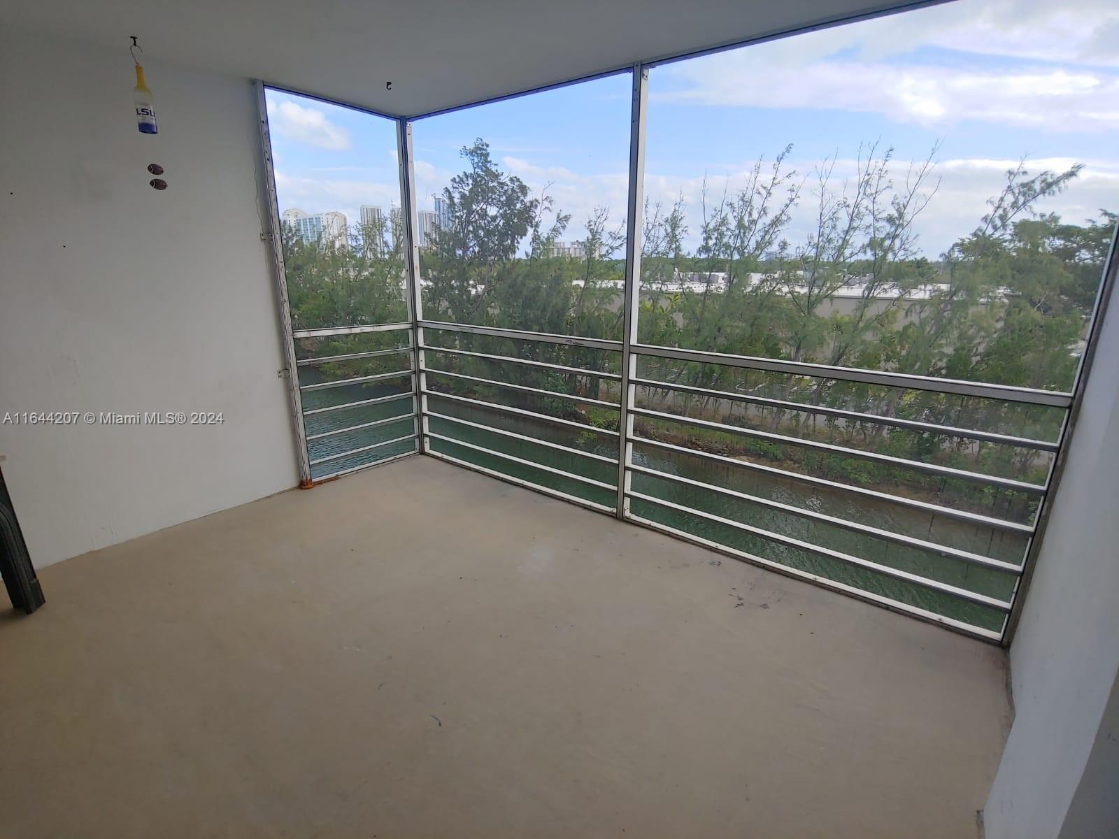 EASTERN SHORES WHITE HOUS - Residential