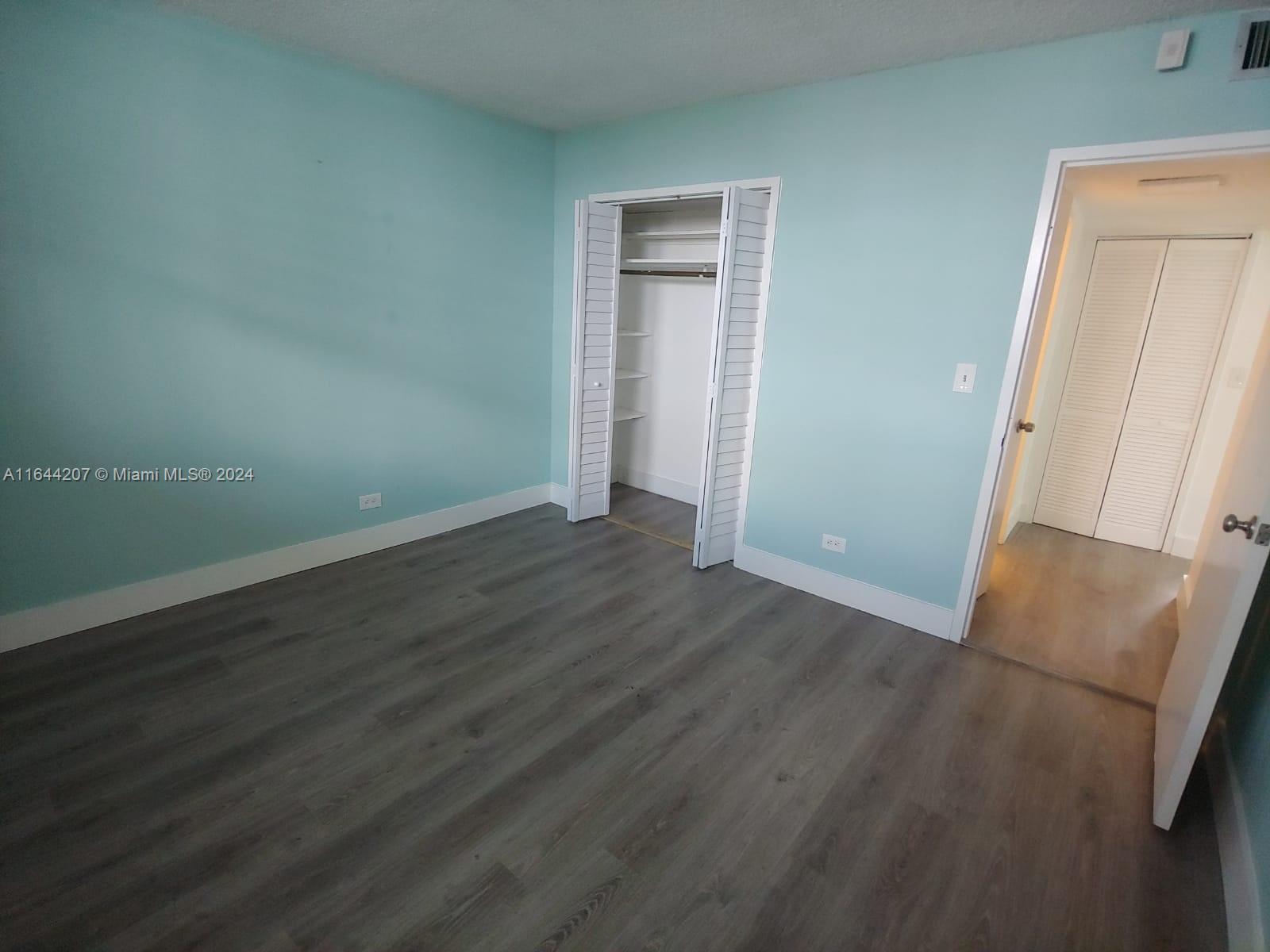 EASTERN SHORES WHITE HOUS - Residential