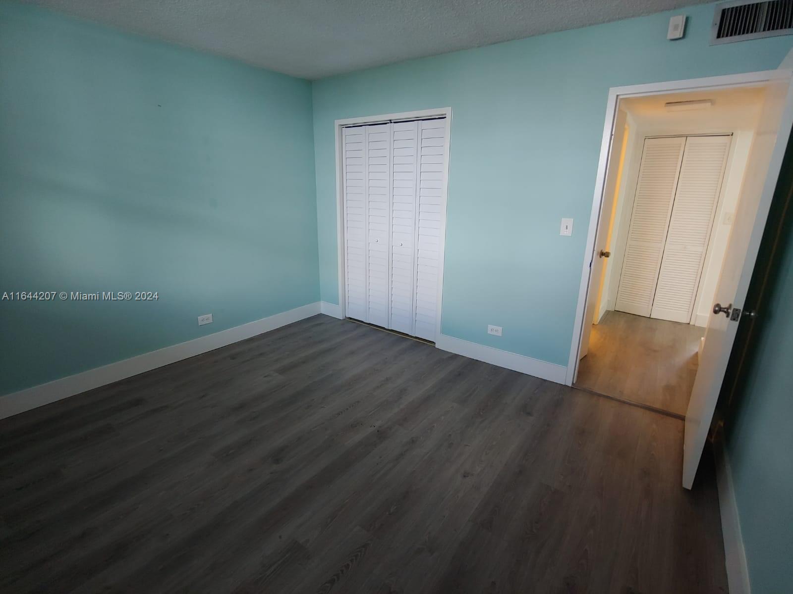 EASTERN SHORES WHITE HOUS - Residential