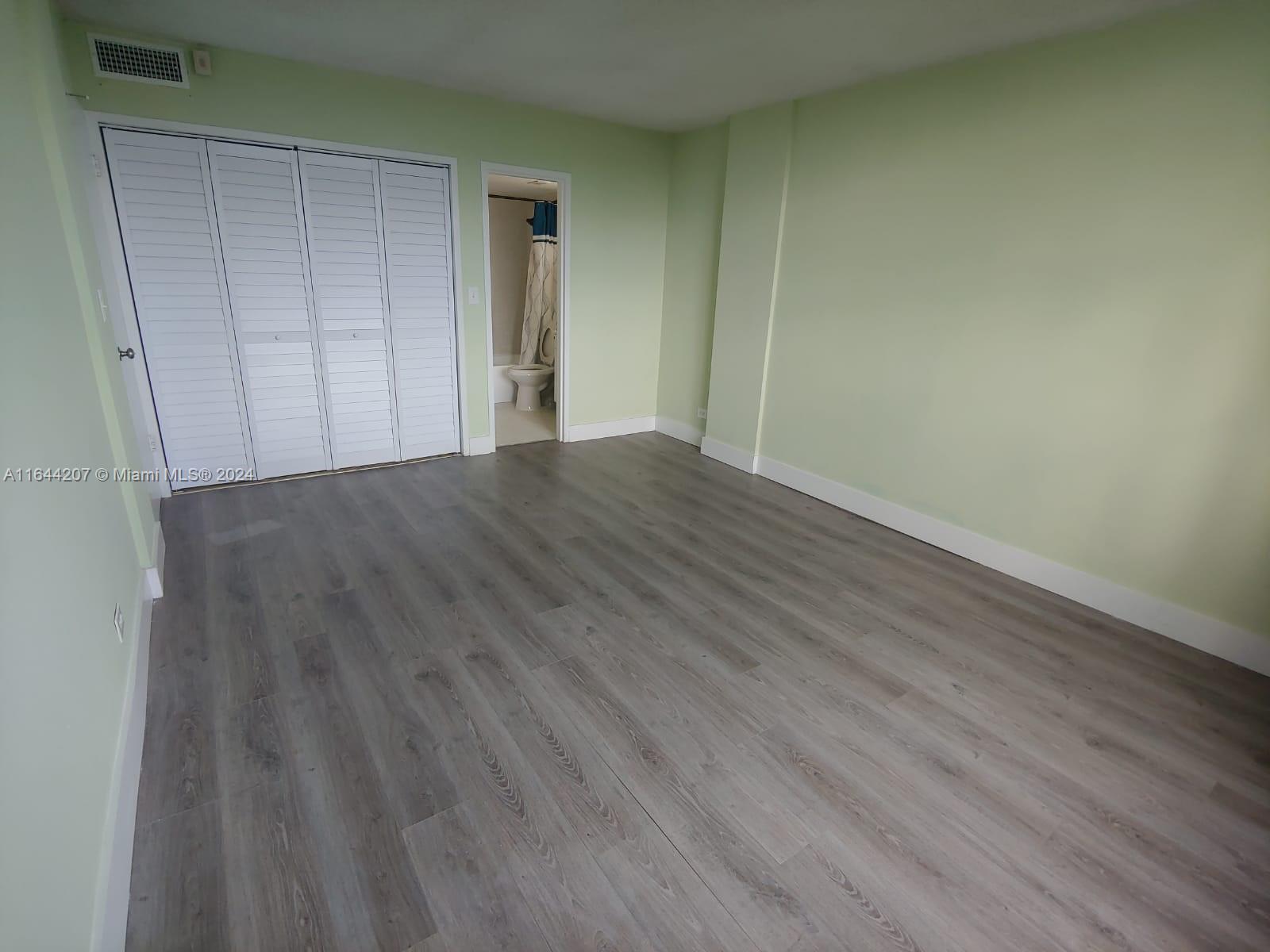 EASTERN SHORES WHITE HOUS - Residential